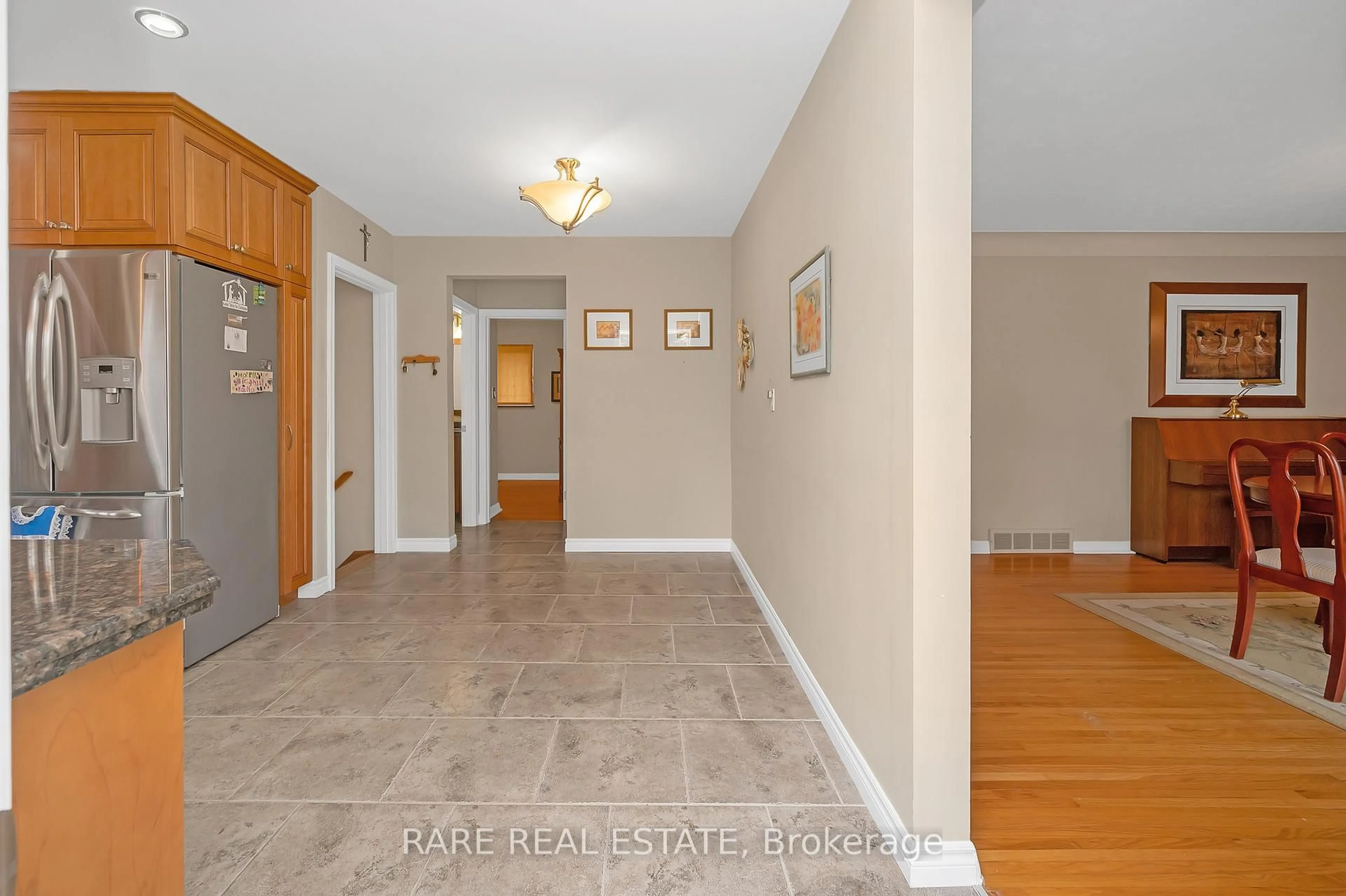 Indoor entryway for 34 CARMEN Ave, Hamilton Ontario L8V 2H6