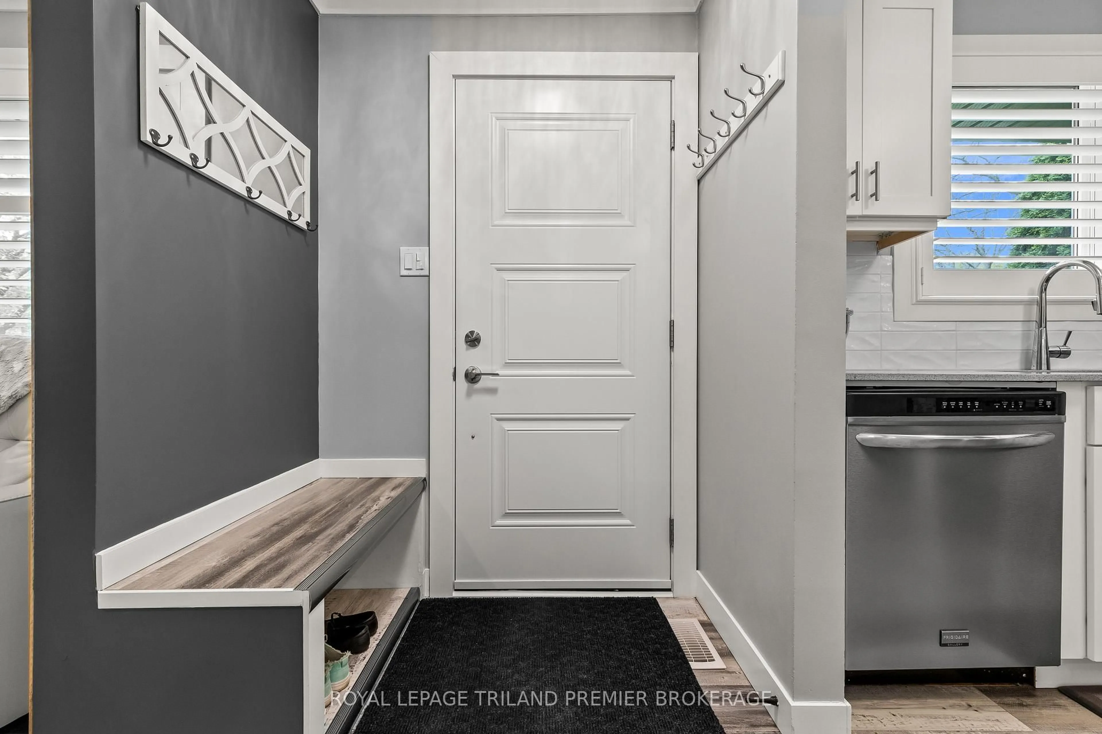 Indoor entryway for 251 Highview Cres, London South Ontario N6J 4E1