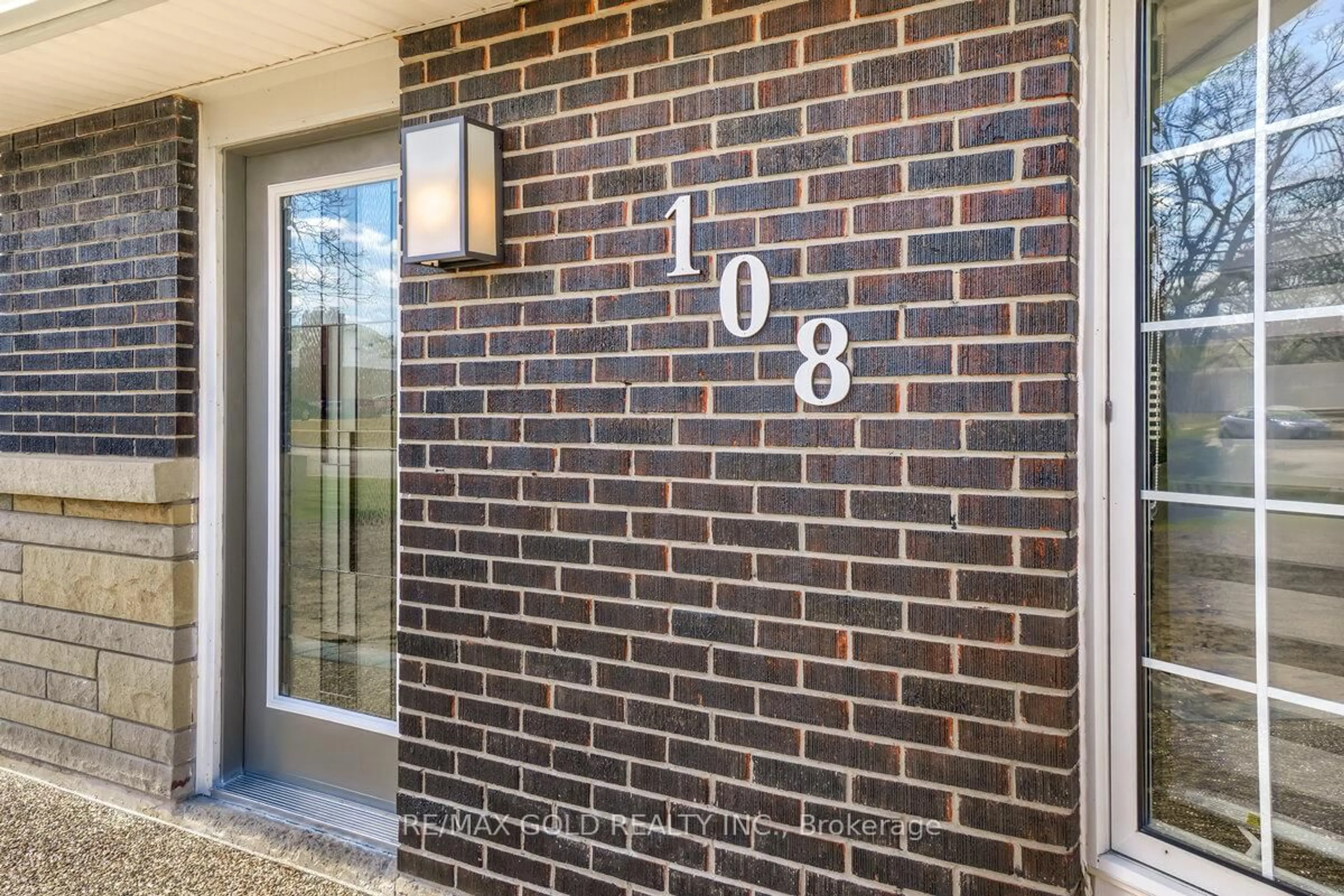 Unknown for 108 Jacobson Ave, St. Catharines Ontario L2T 3A3