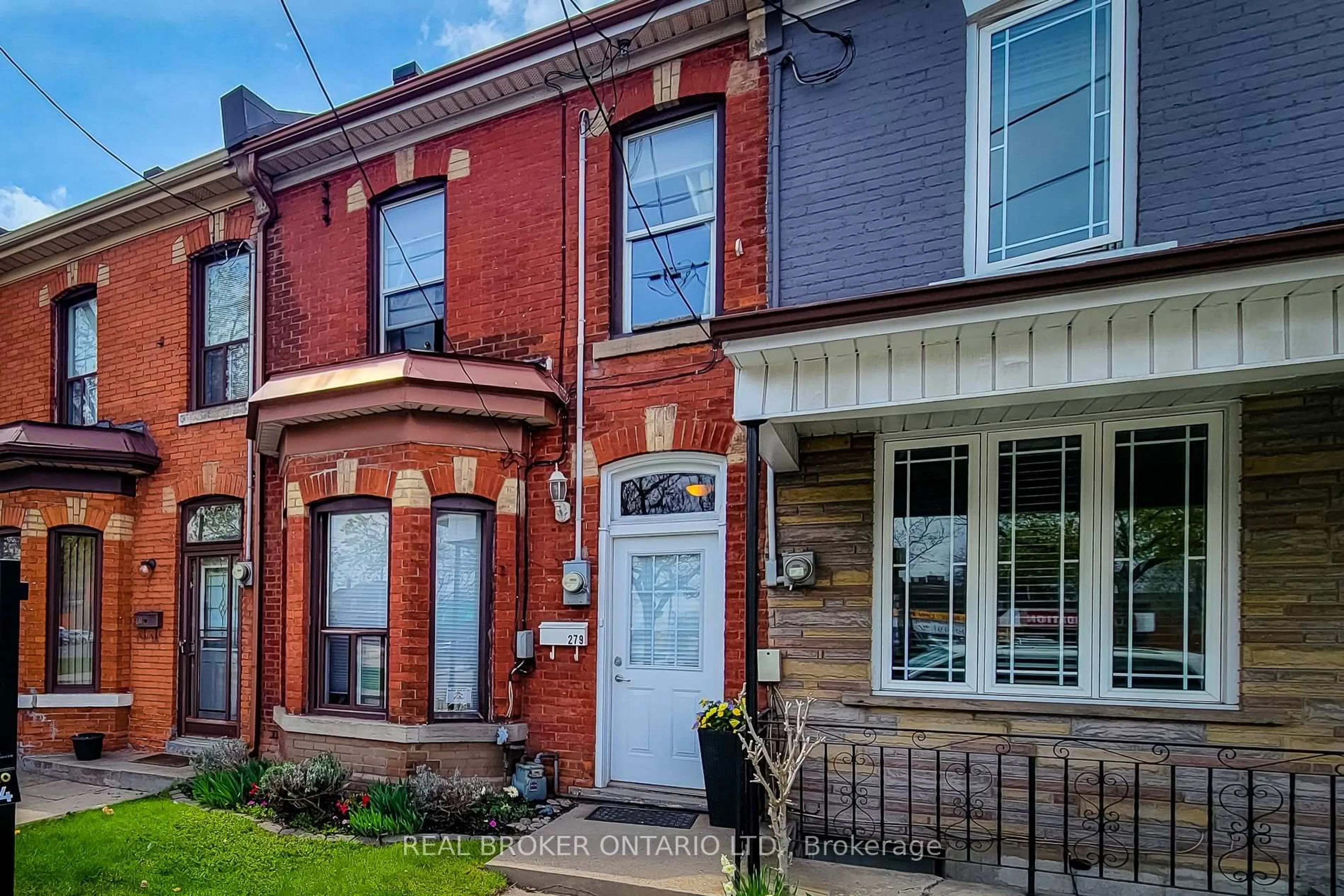 Home with brick exterior material, street for 279 Mary St, Hamilton Ontario L8L 4W3