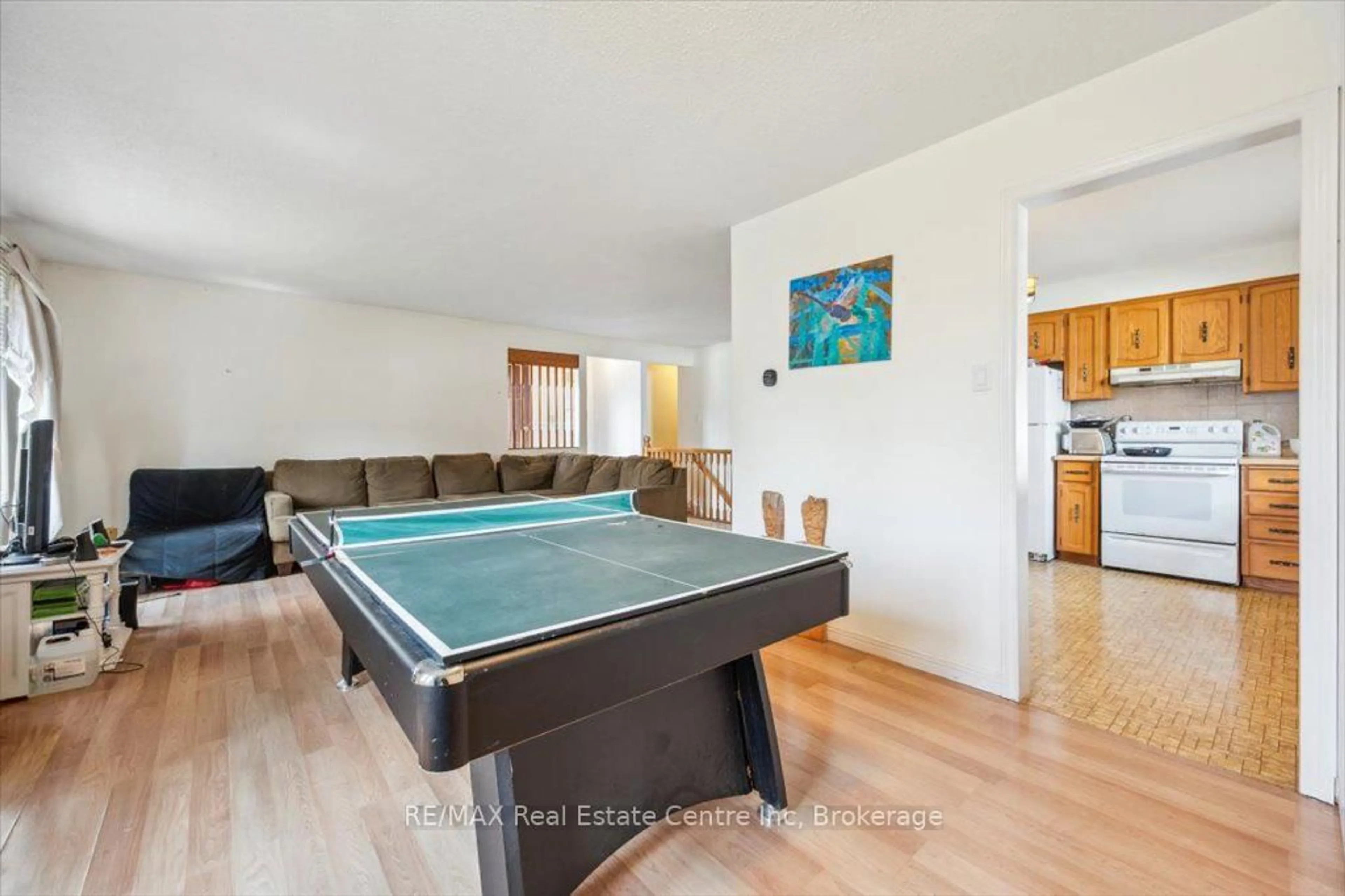 A pic of a room for 407 IRONWOOD Rd, Guelph Ontario N1G 3R2