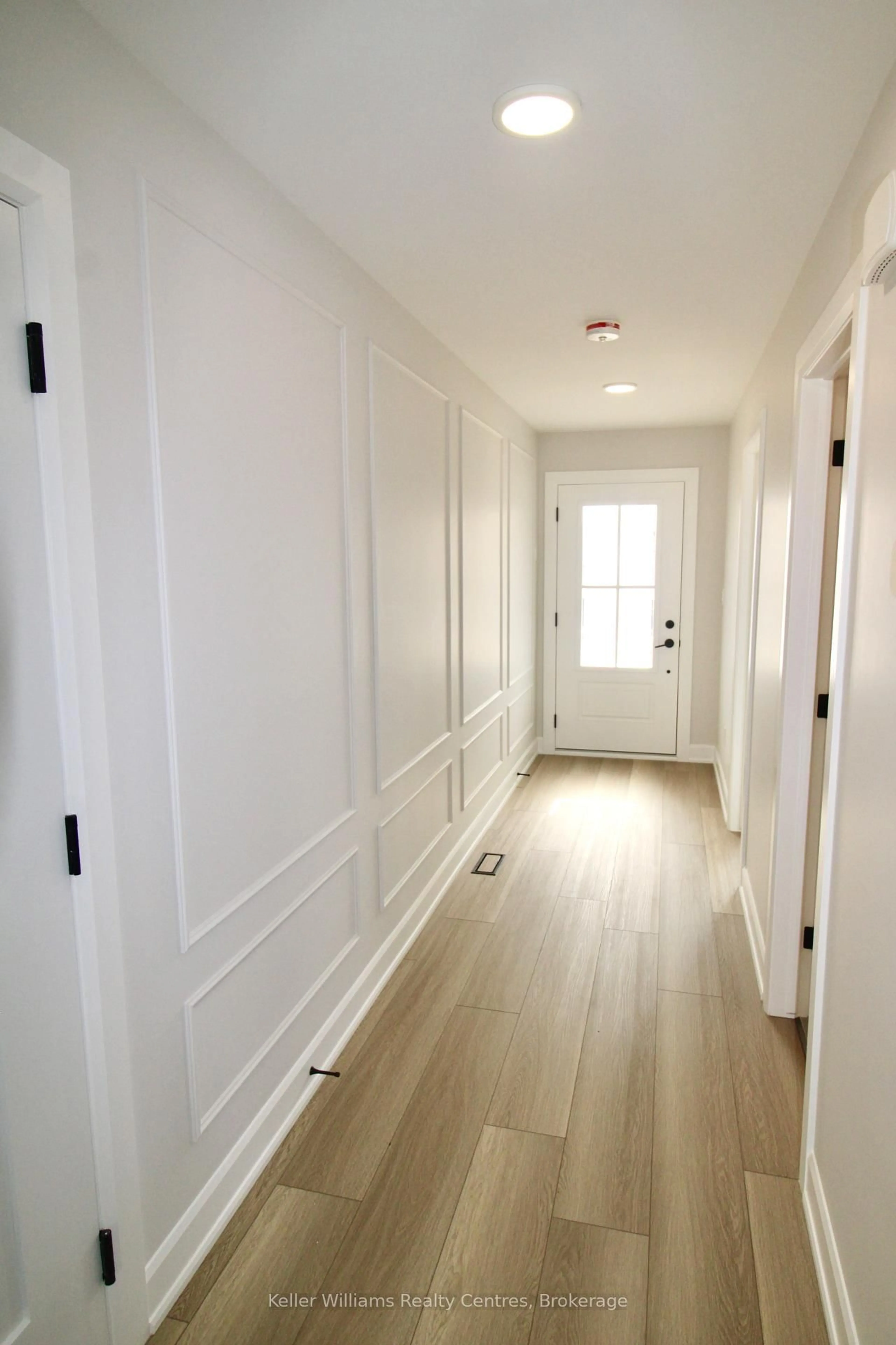 Indoor entryway for 853 22ND Avenue A N/A, Hanover Ontario N4N 0C5