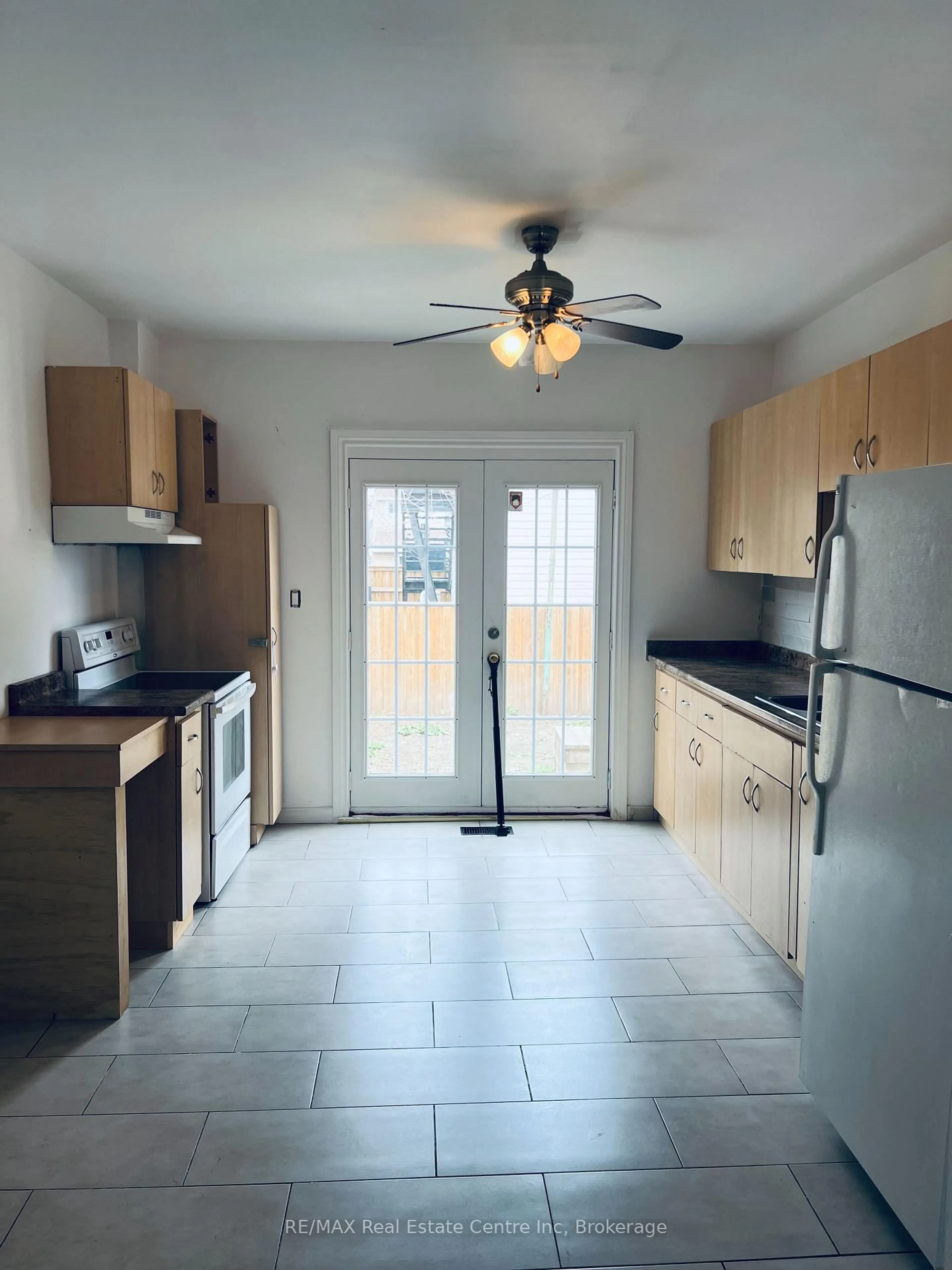 Standard kitchen, unknown for 37 Francis St, Hamilton Ontario L8L 3T9
