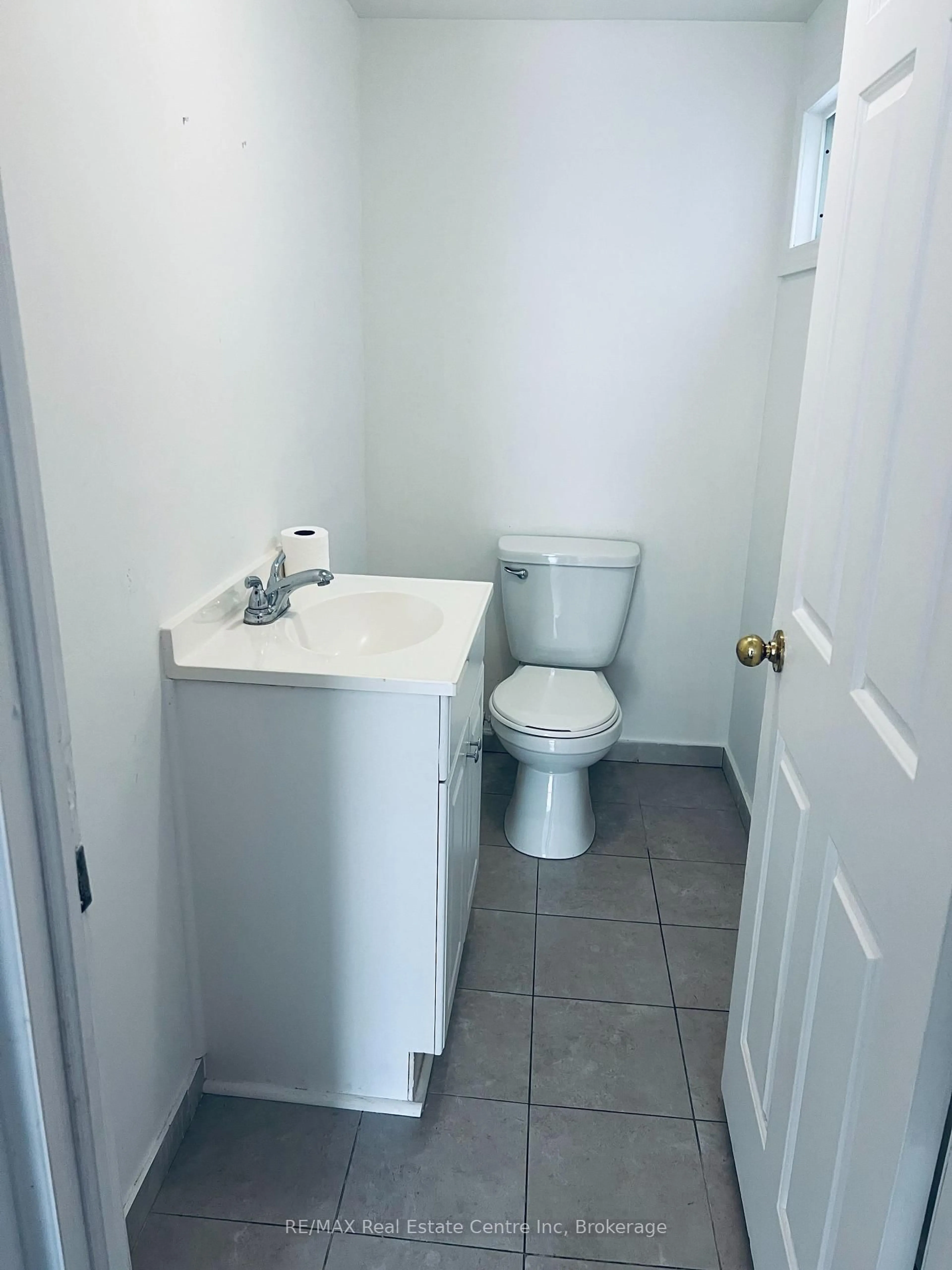 A pic of a room for 37 Francis St, Hamilton Ontario L8L 3T9