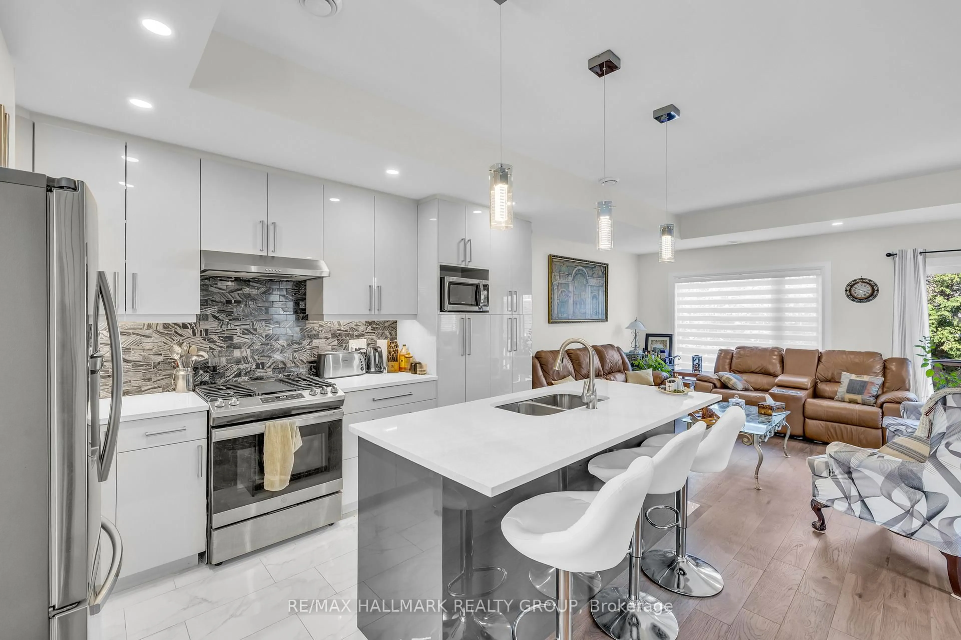 Open concept kitchen, ceramic/tile floor for 165 LONGPRE St, Ottawa Ontario K1L 7J5