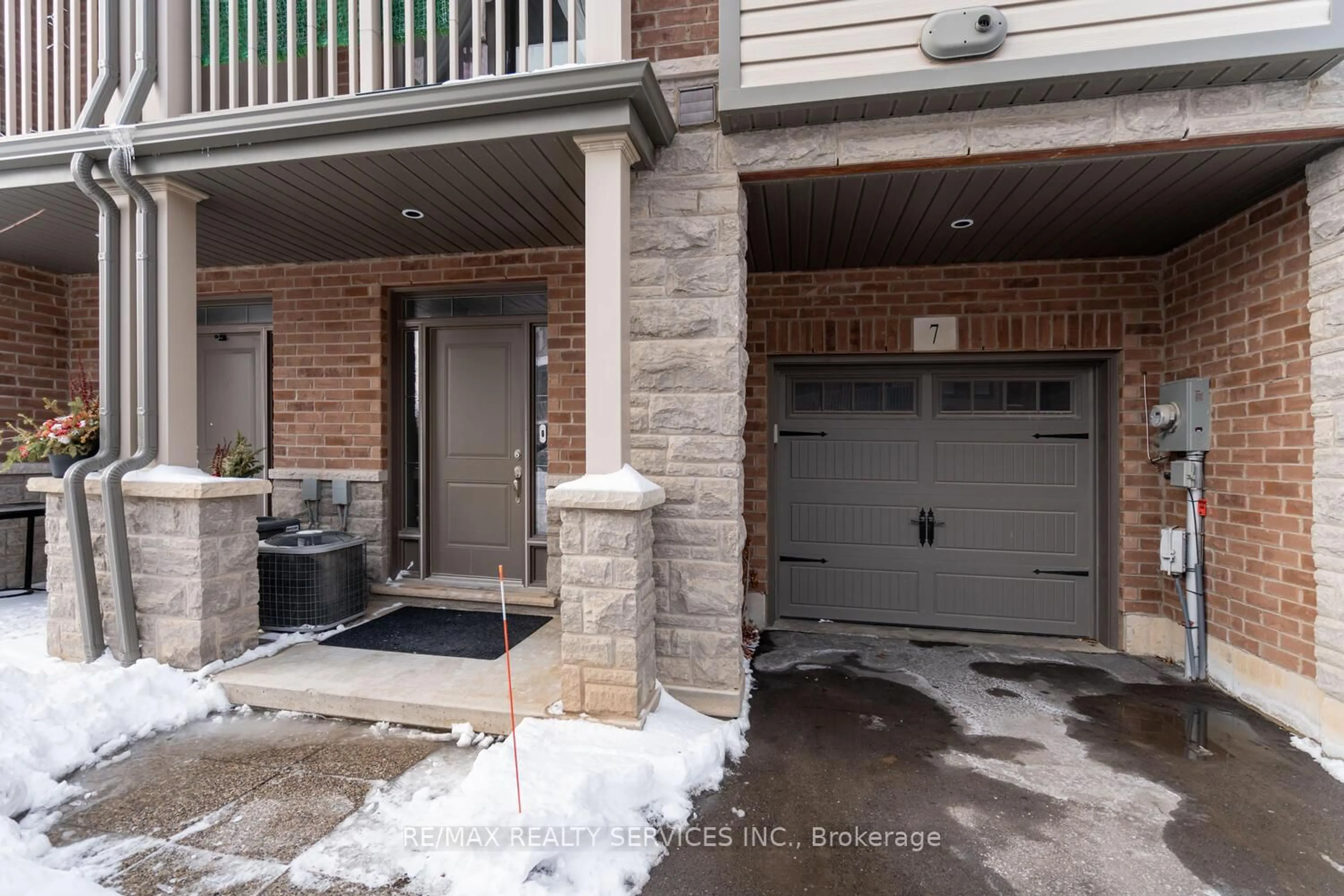 Indoor entryway for 7 RIDGESIDE Lane, Hamilton Ontario L0R 2H1