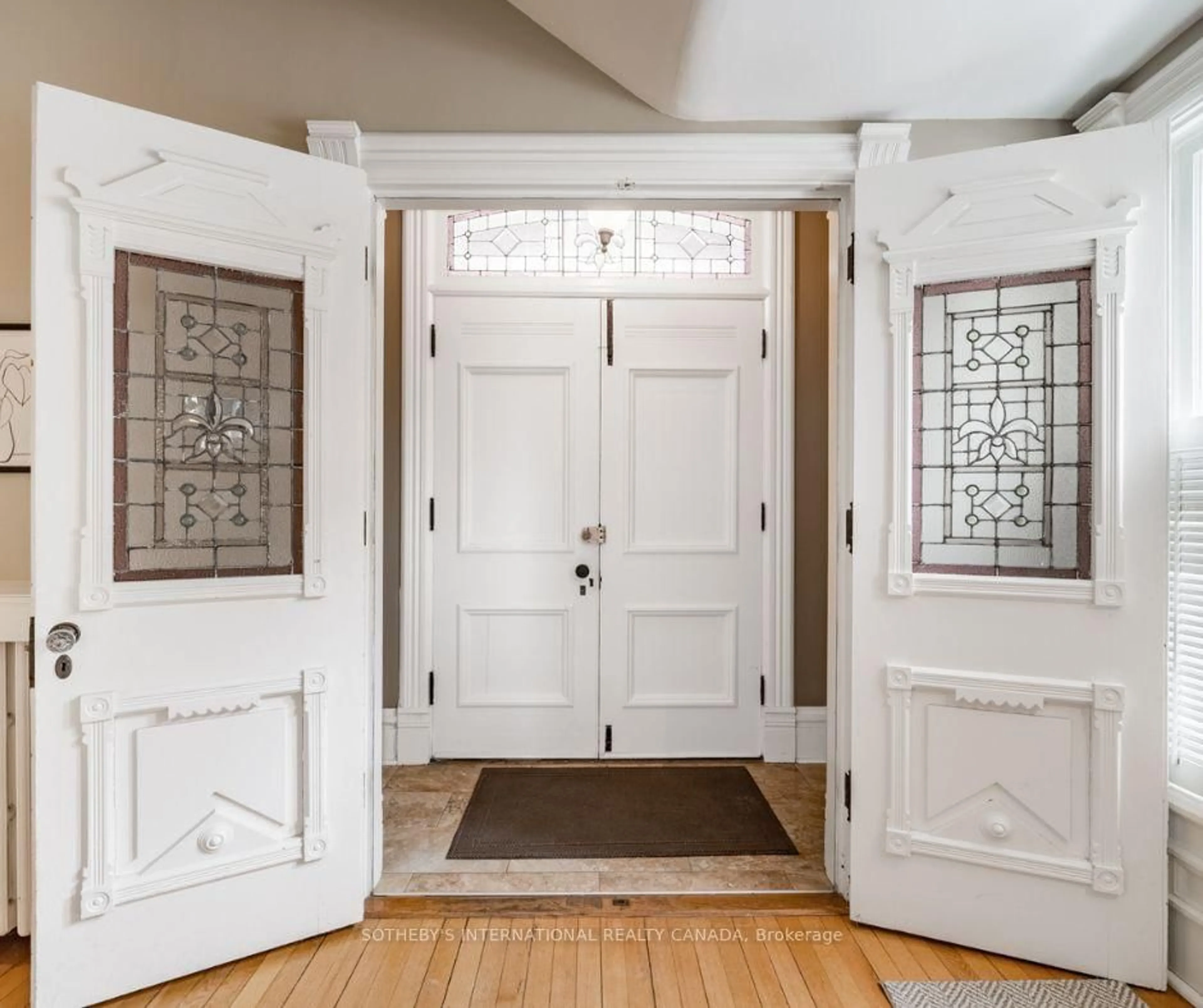 Indoor entryway for 28 Bedford St, Port Hope Ontario L1A 1W3
