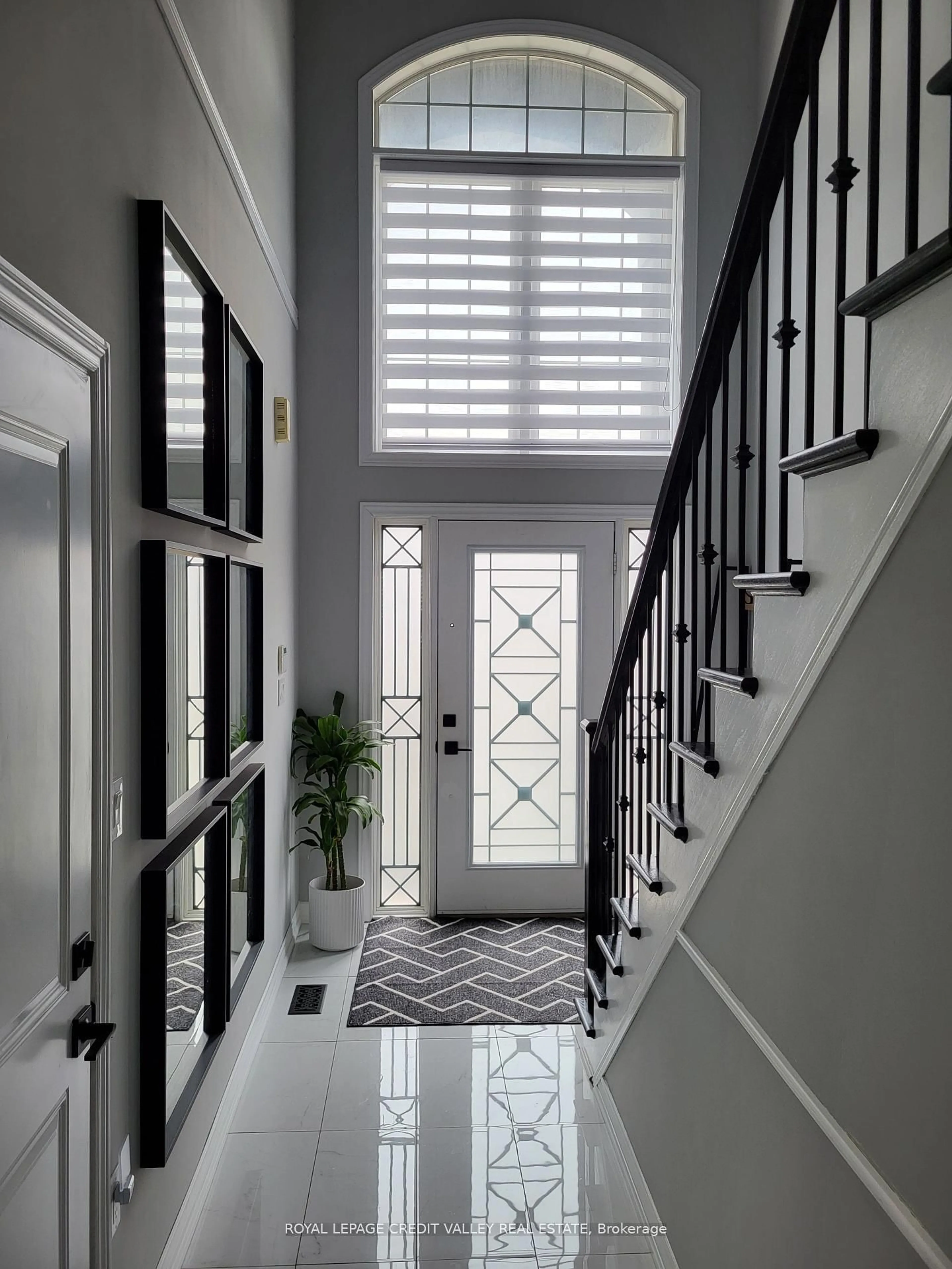Indoor entryway for 50 Fairgrounds Dr, Hamilton Ontario L0R 1C0