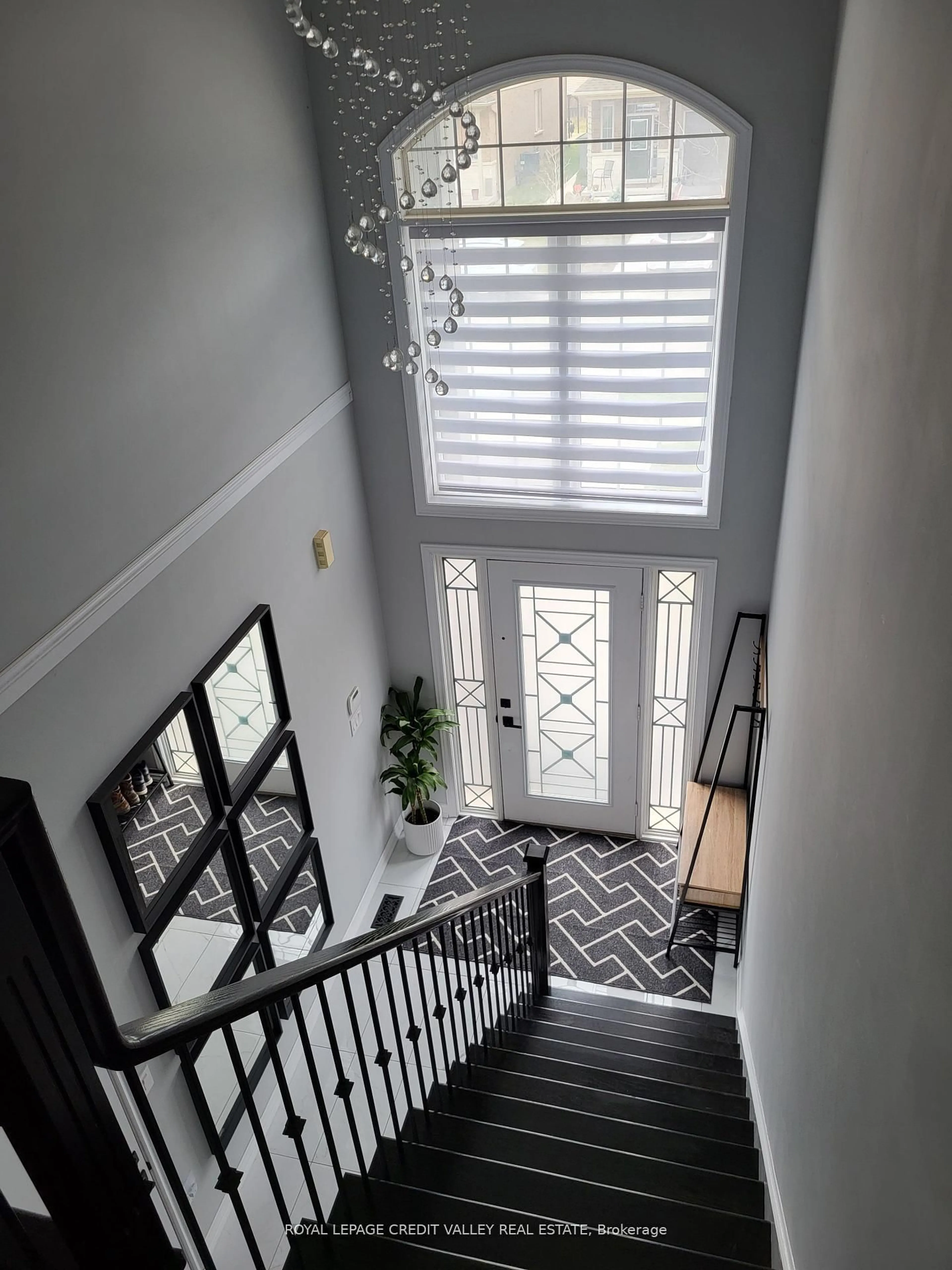 Indoor entryway for 50 Fairgrounds Dr, Hamilton Ontario L0R 1C0