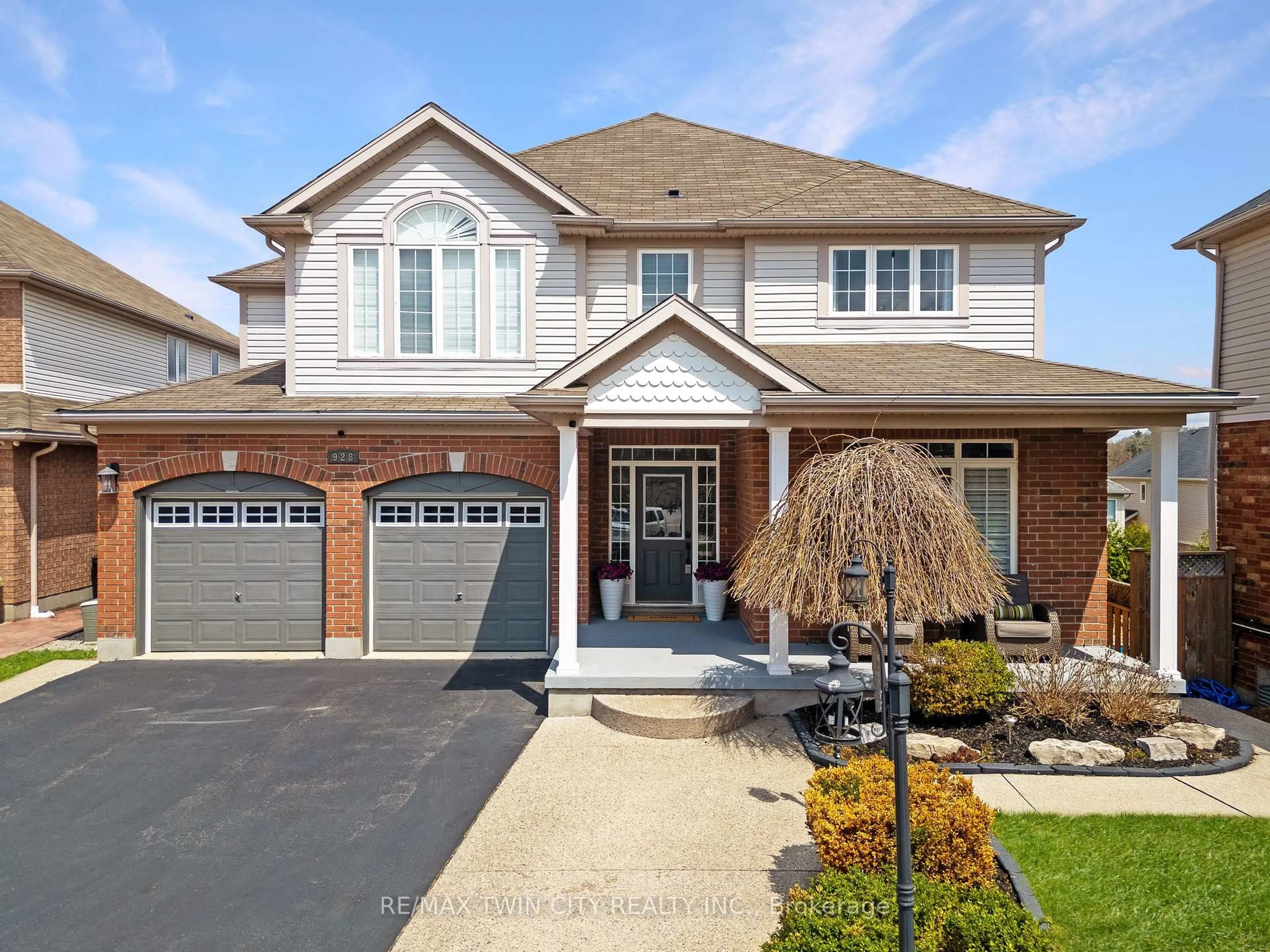 Home with brick exterior material, street for 928 Manorbrook Crt, Kitchener Ontario N2P 2Y2