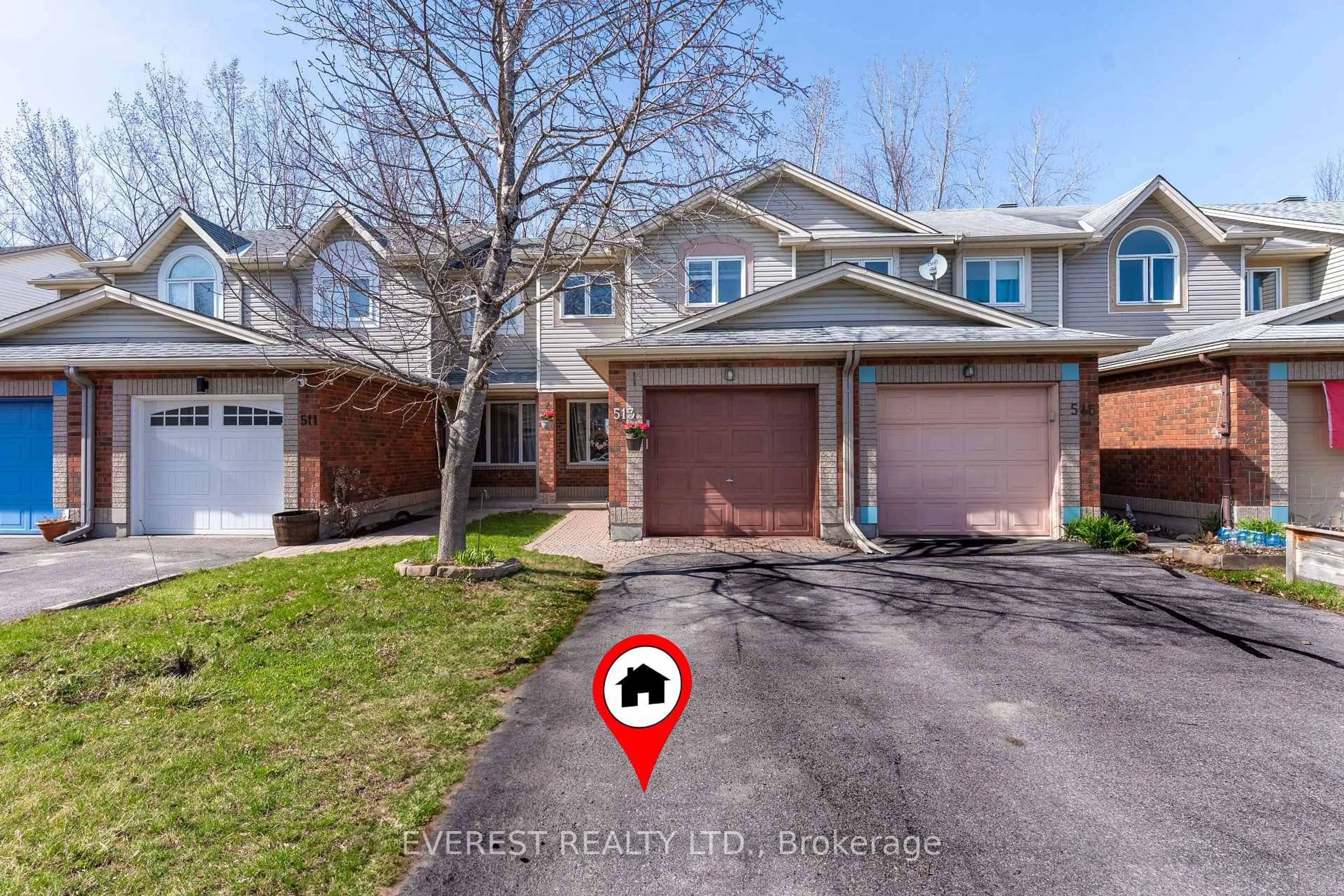 A pic from outside/outdoor area/front of a property/back of a property/a pic from drone, street for 513 Wincanton Dr, Ottawa Ontario K4A 3Y2