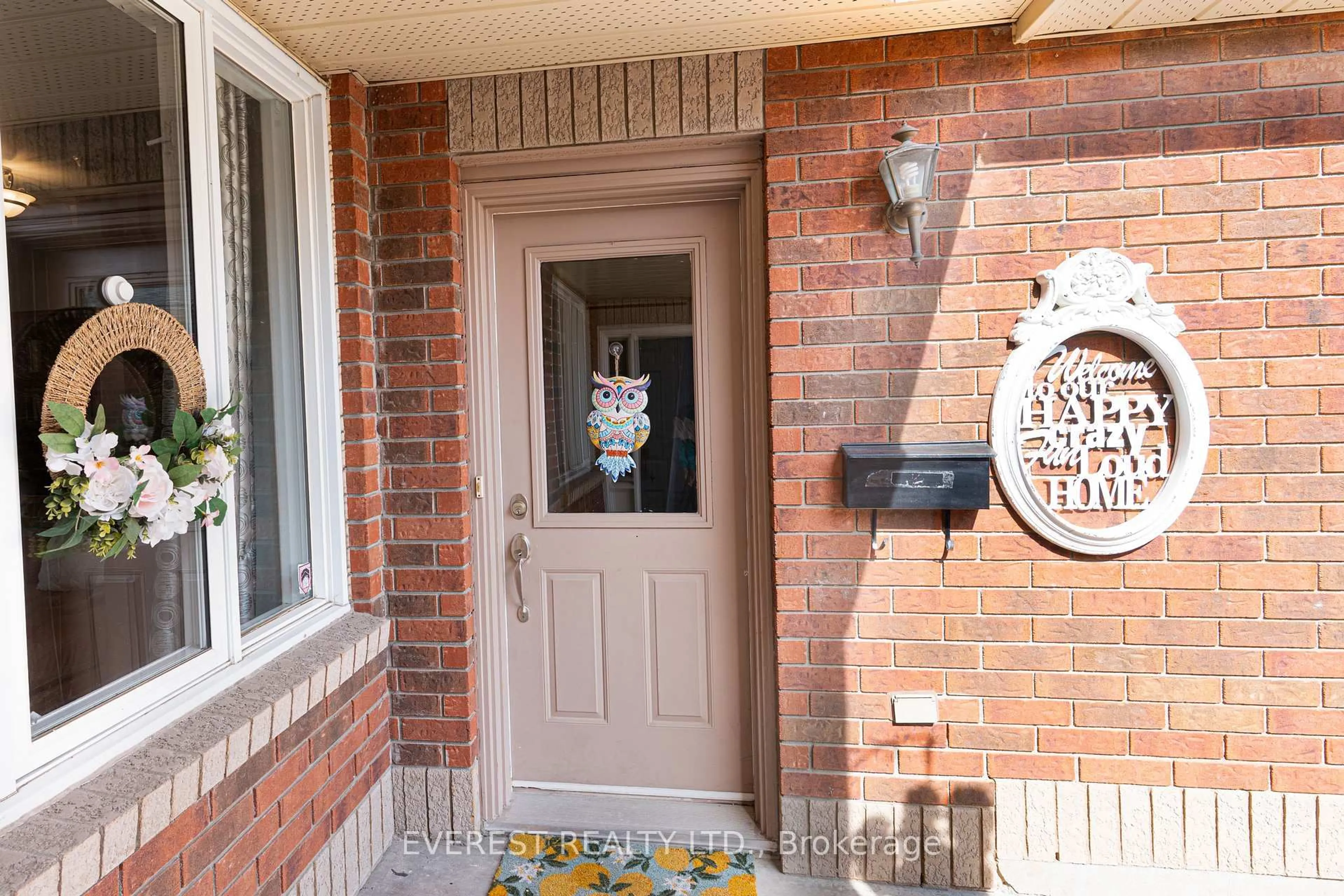 Indoor entryway for 513 Wincanton Dr, Ottawa Ontario K4A 3Y2