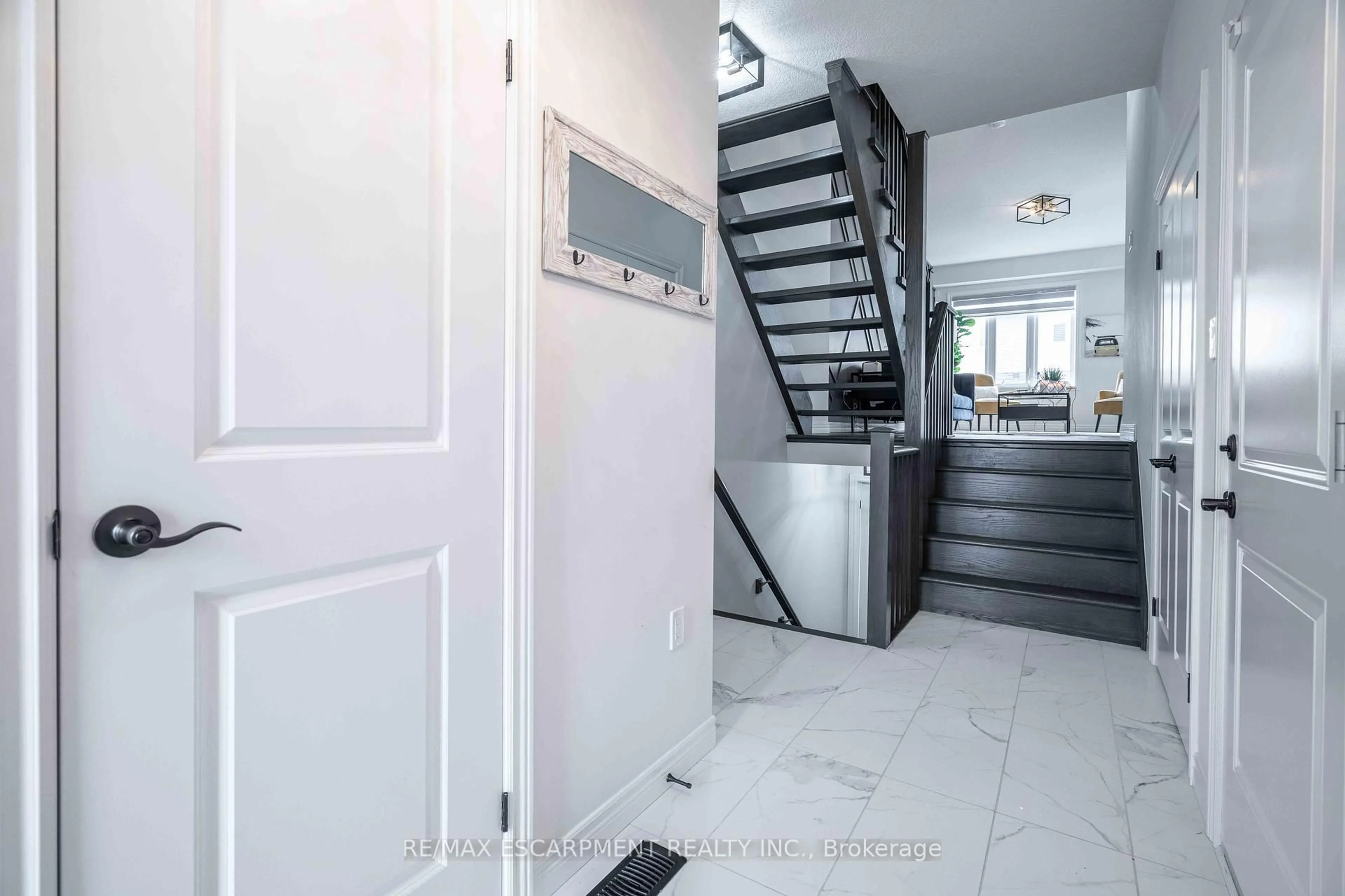 Indoor entryway for 87 Beasley Grve, Hamilton Ontario L9K 0J7