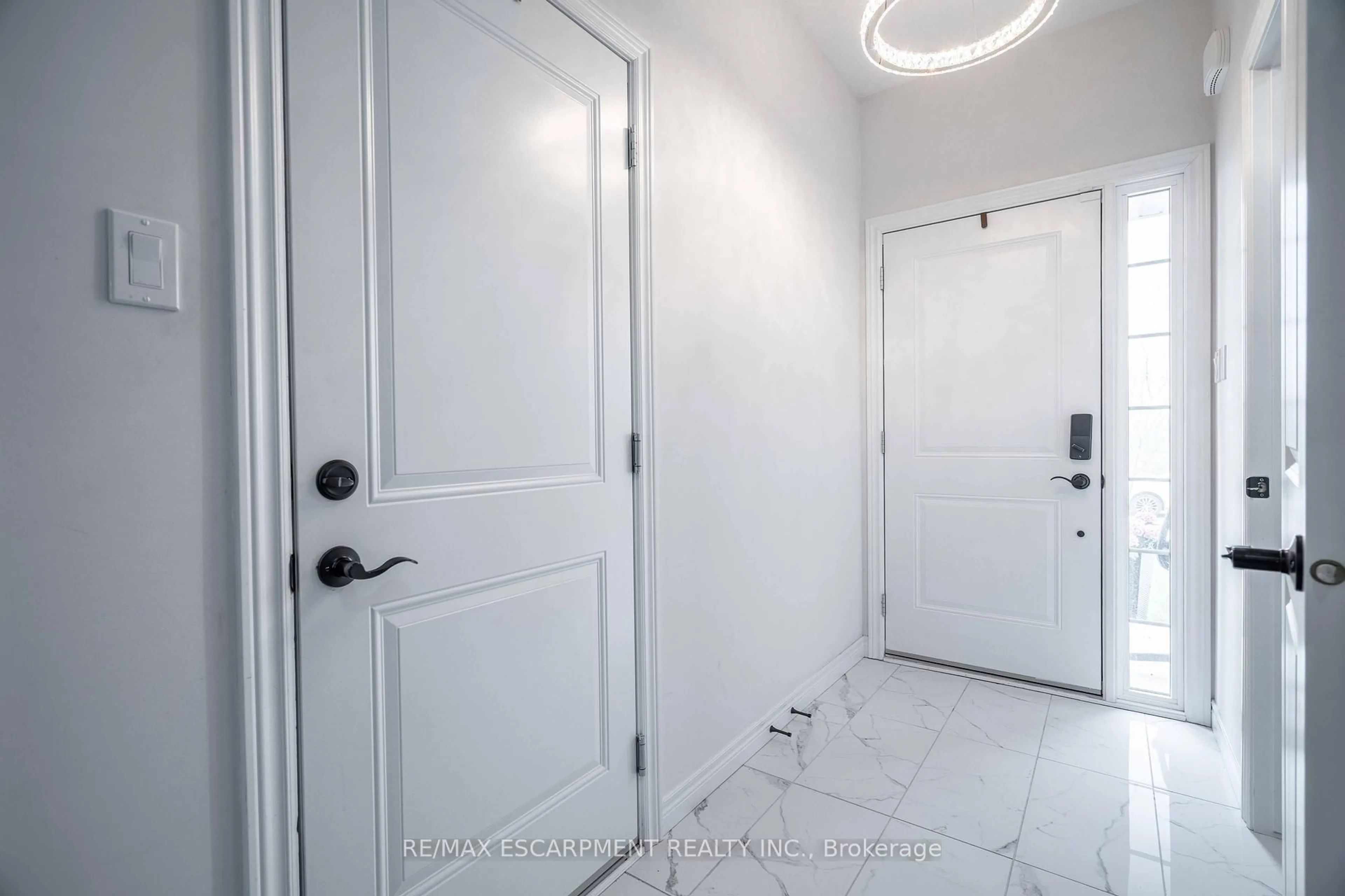 Indoor entryway for 87 Beasley Grve, Hamilton Ontario L9K 0J7