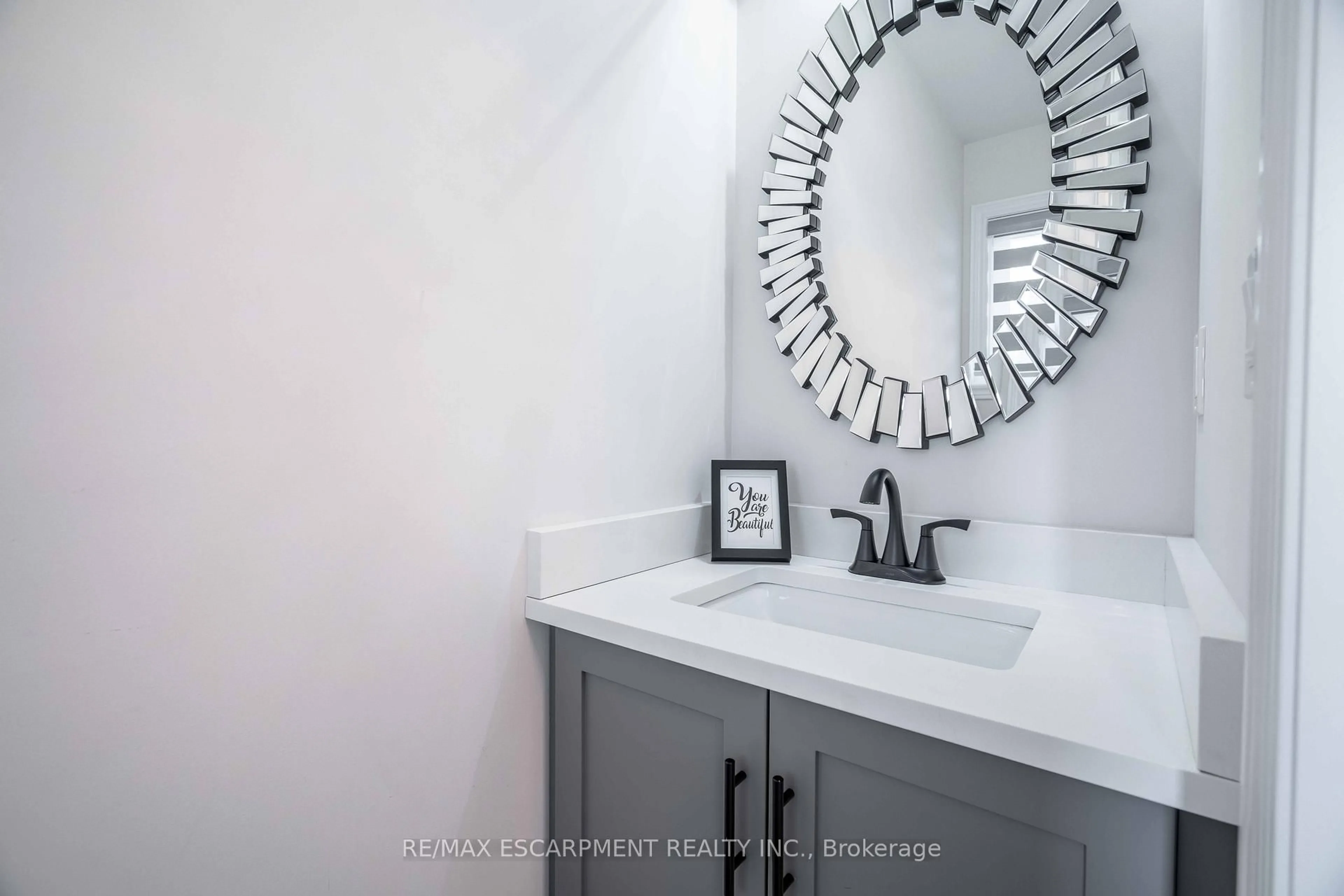 Contemporary bathroom, ceramic/tile floor for 87 Beasley Grve, Hamilton Ontario L9K 0J7