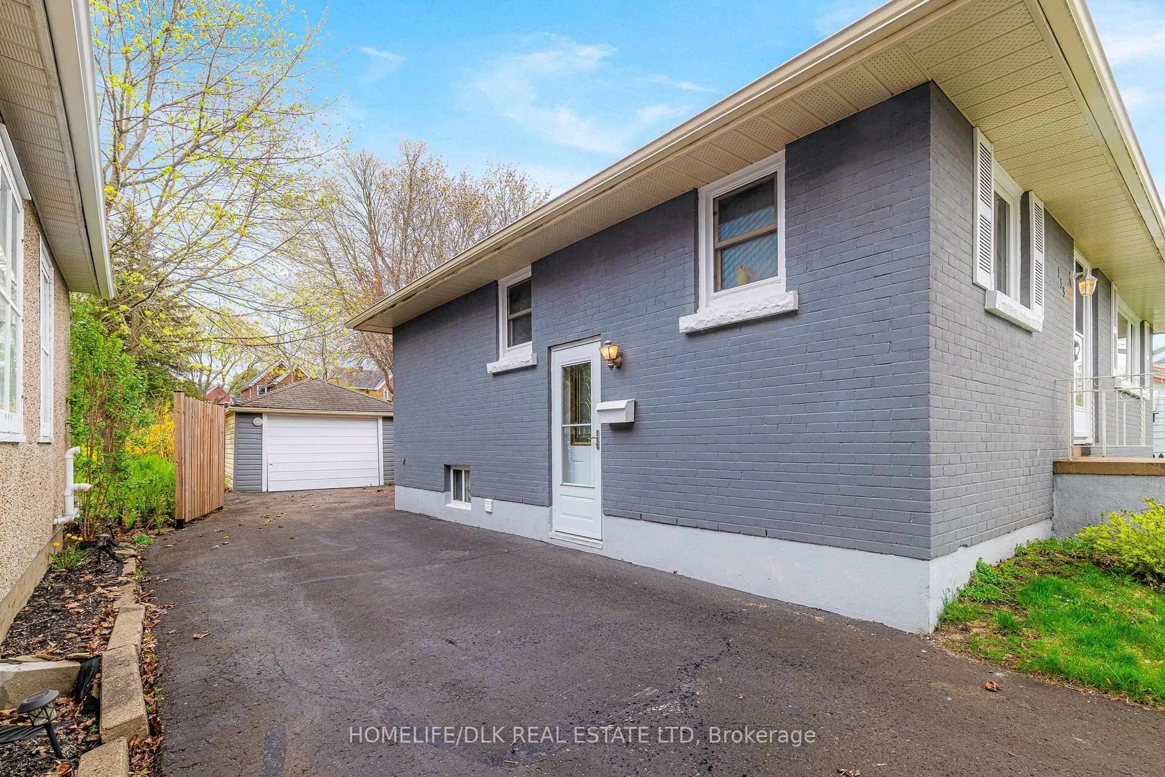 A pic from outside/outdoor area/front of a property/back of a property/a pic from drone, street for 155 Brock St, Brockville Ontario K6V 4G5