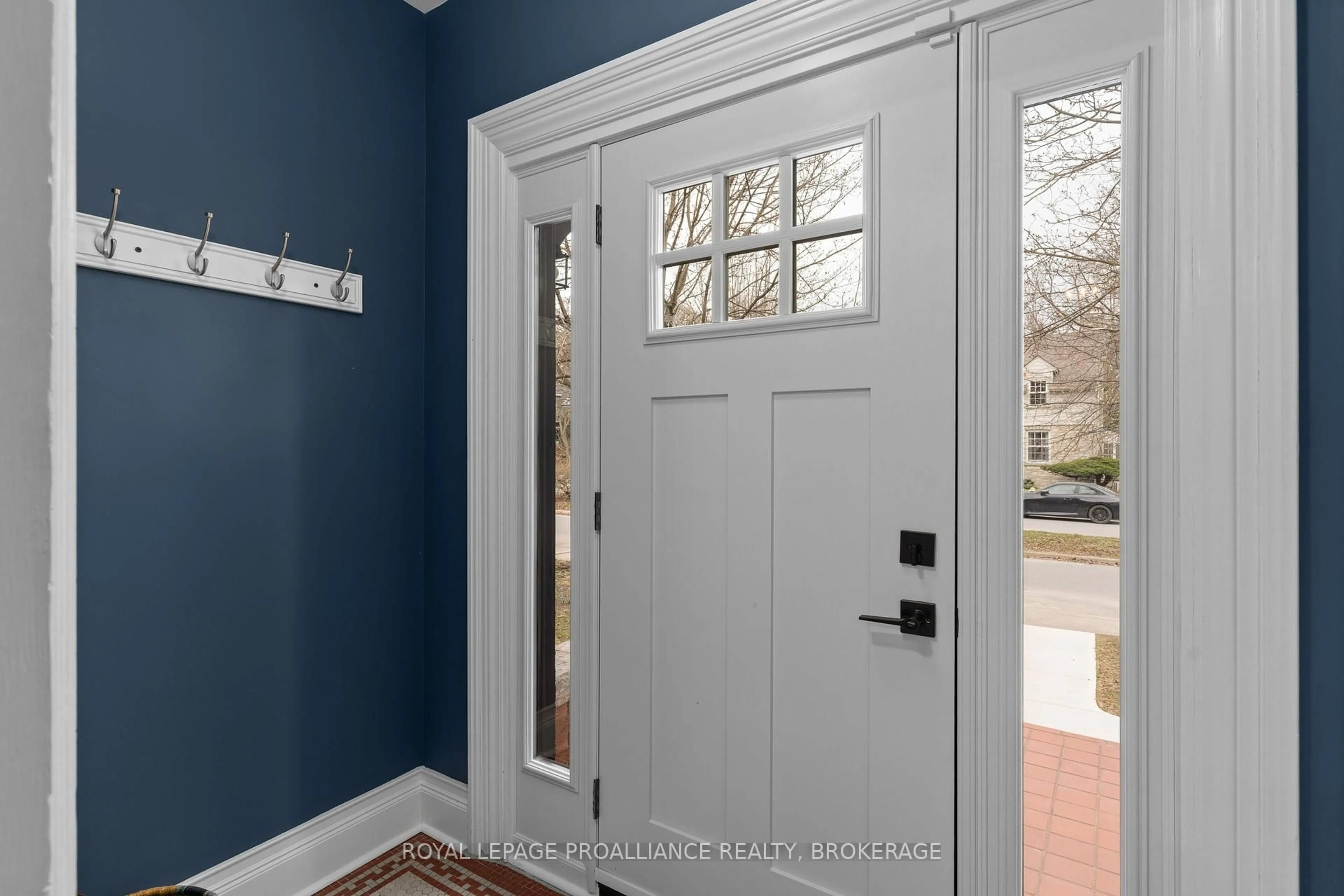 Indoor entryway for 28 Kensington Ave, Kingston Ontario K7L 4B5