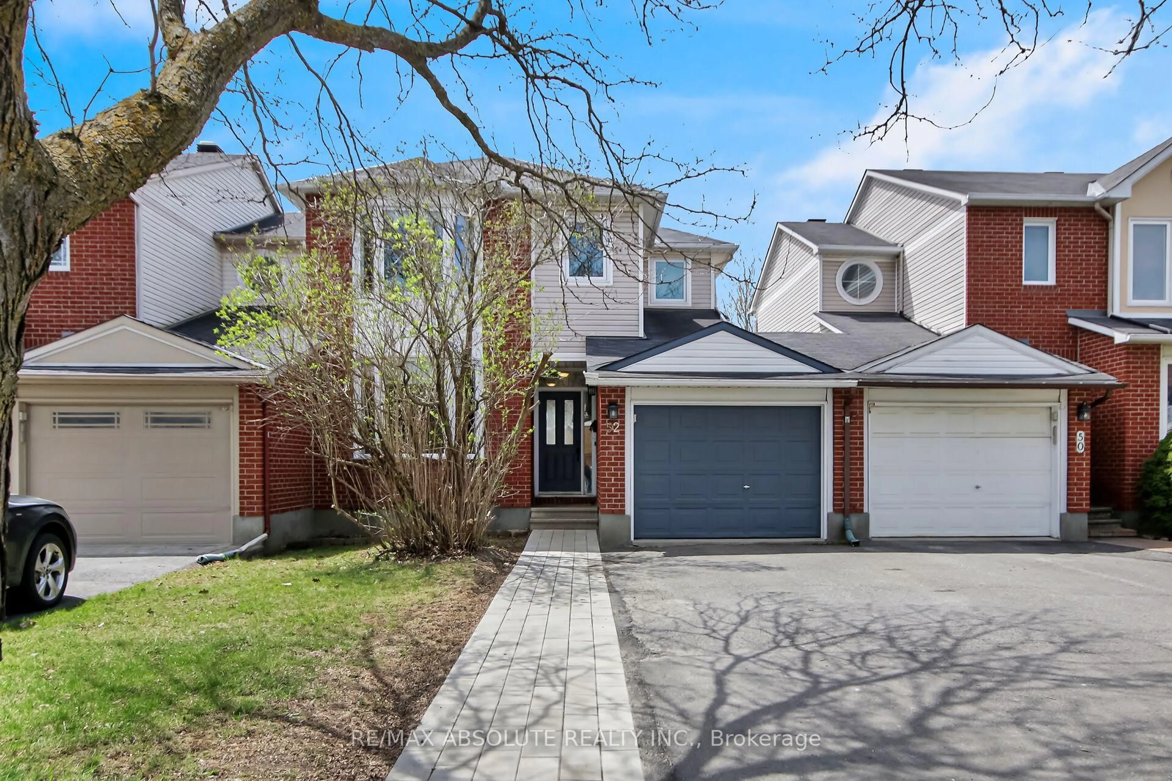 A pic from outside/outdoor area/front of a property/back of a property/a pic from drone, street for 52 Grassy Plains Dr, Ottawa Ontario K2M 2M6