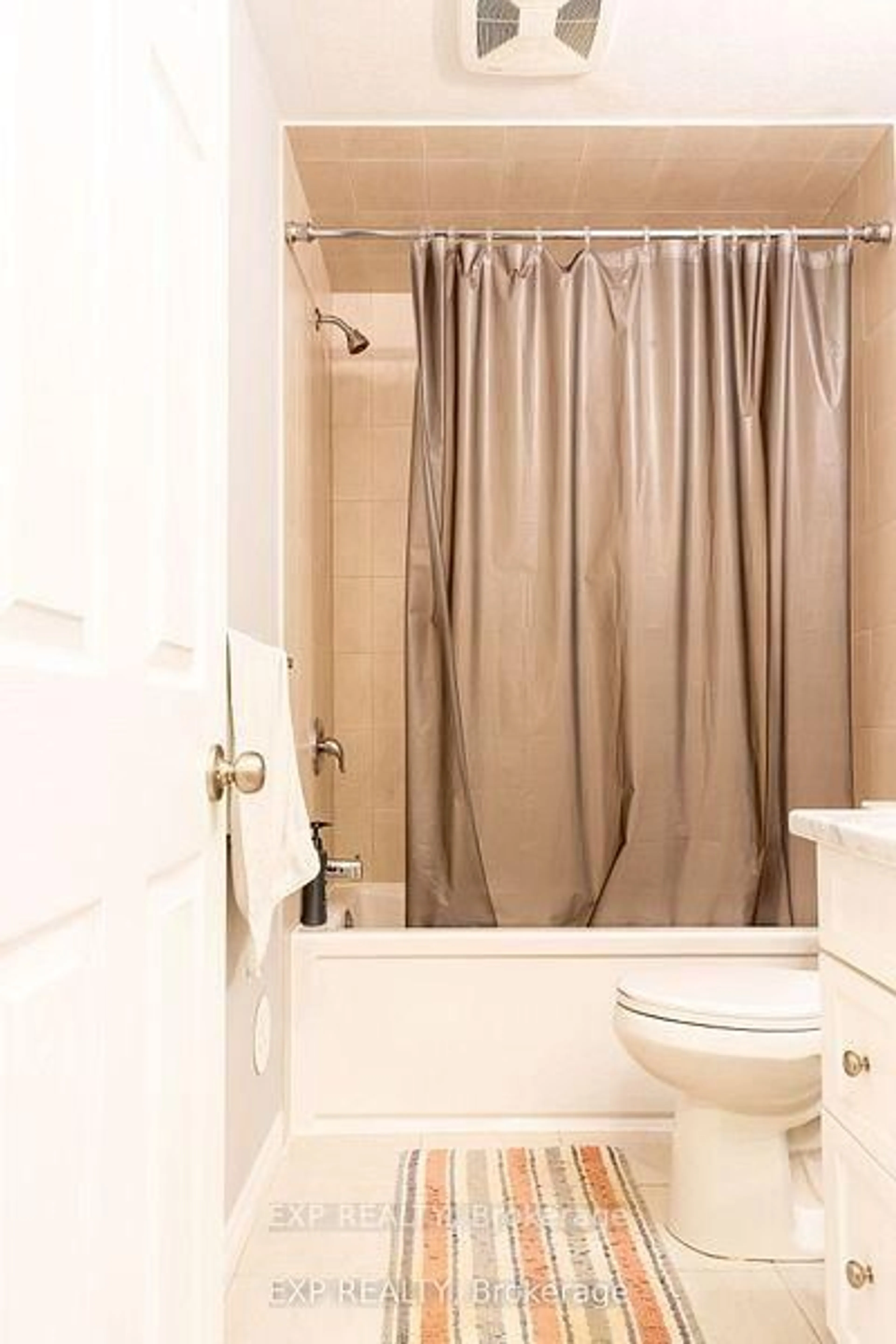 Standard bathroom, unknown for 136 Wheat Lane On Lane #68, Kitchener Ontario N2R 0R4