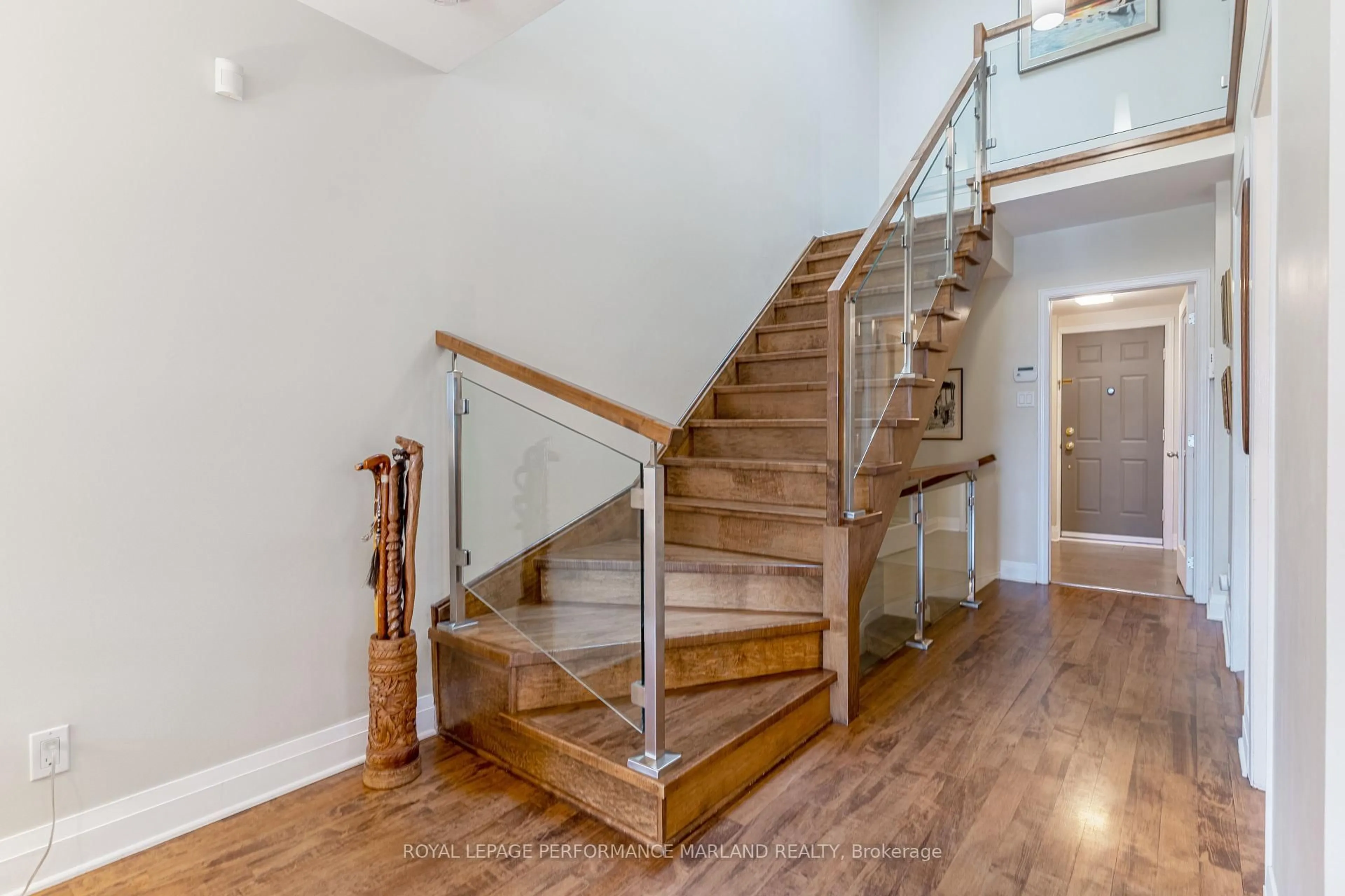 Stairs for 62 Hackett St, Ottawa Ontario K1V 0P5