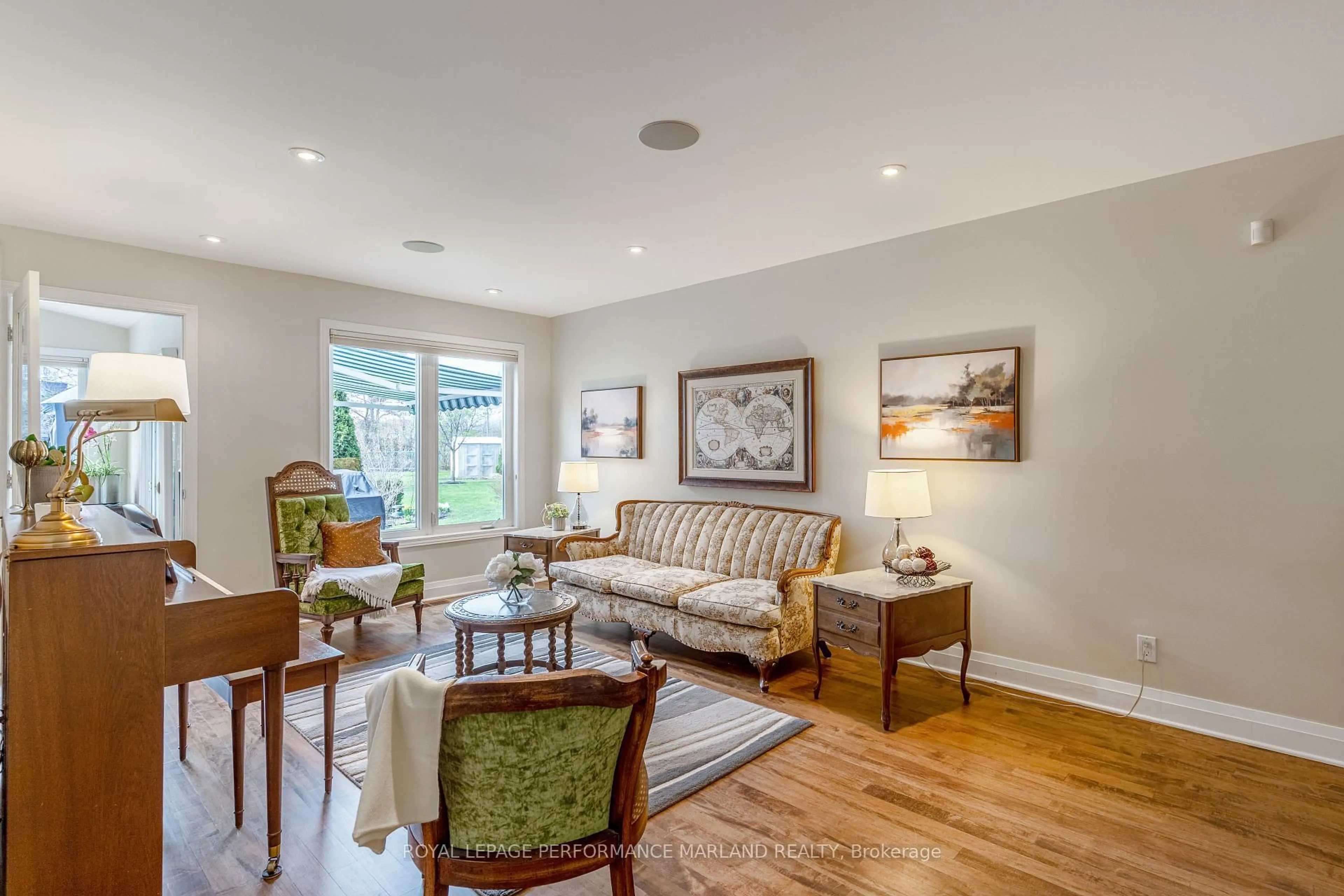 Living room with furniture, wood/laminate floor for 62 Hackett St, Ottawa Ontario K1V 0P5