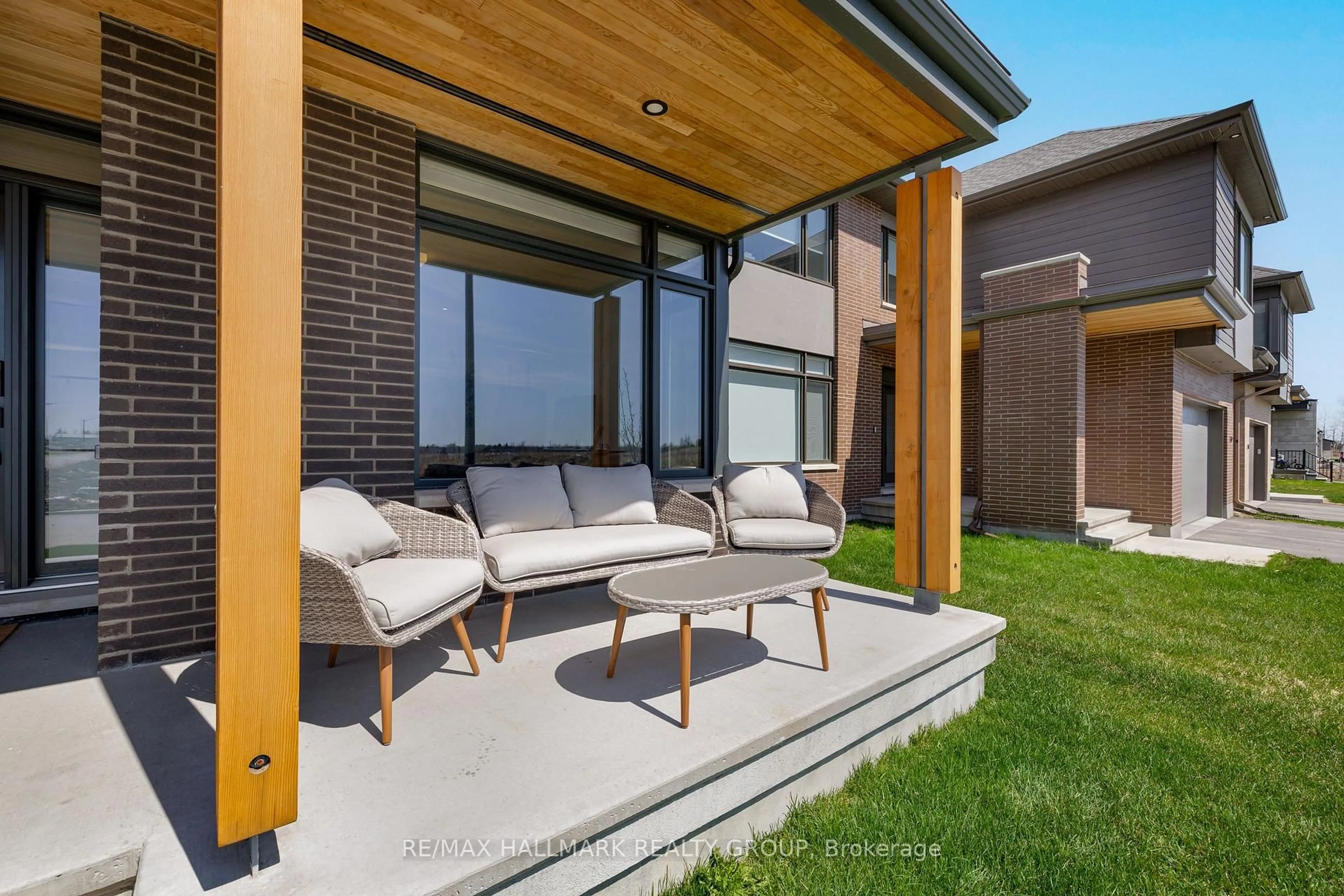 Patio, street for 817 Chorus Dr, Ottawa Ontario K4M 0R1