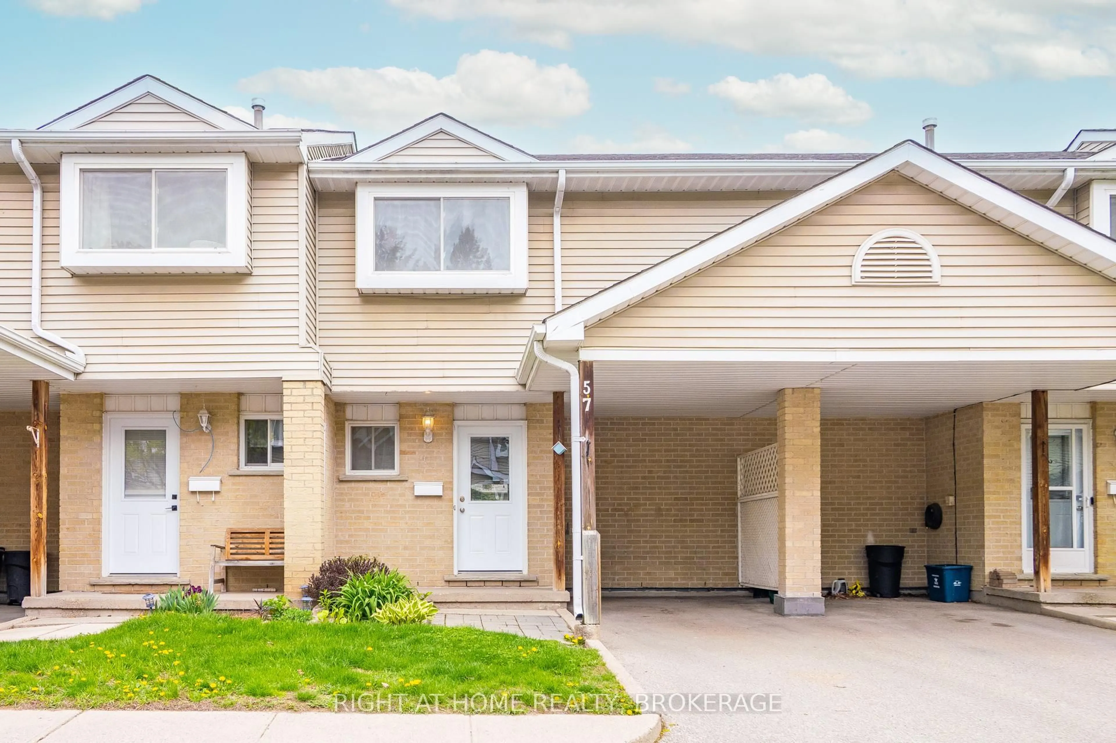 Home with vinyl exterior material, street for 125 Sekura Cres #57, Cambridge Ontario N1R 8B4