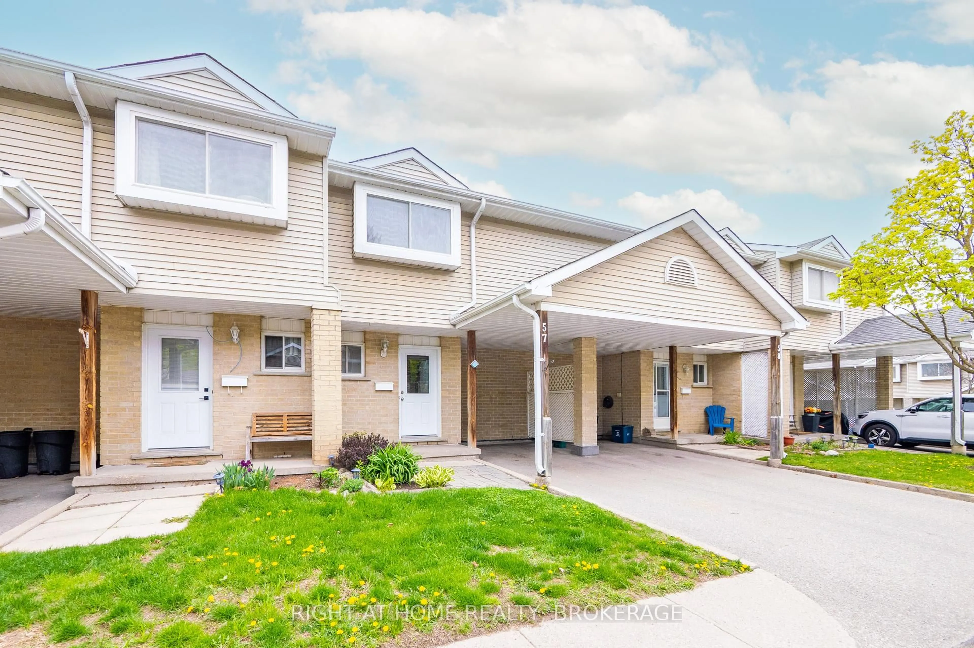 Home with vinyl exterior material, street for 125 Sekura Cres #57, Cambridge Ontario N1R 8B4