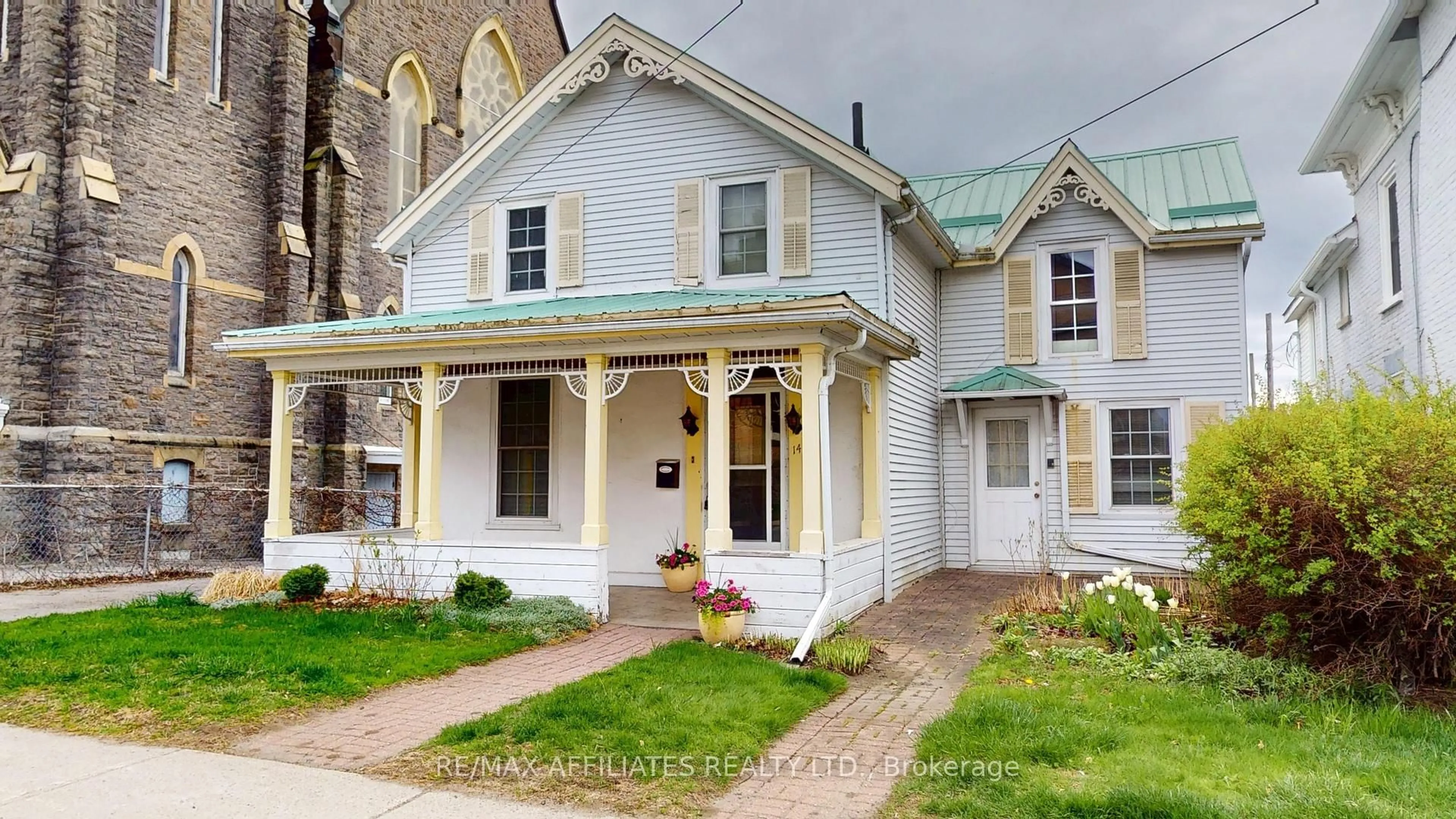 Home with vinyl exterior material, street for 14 William St, Brockville Ontario K6V 4V2