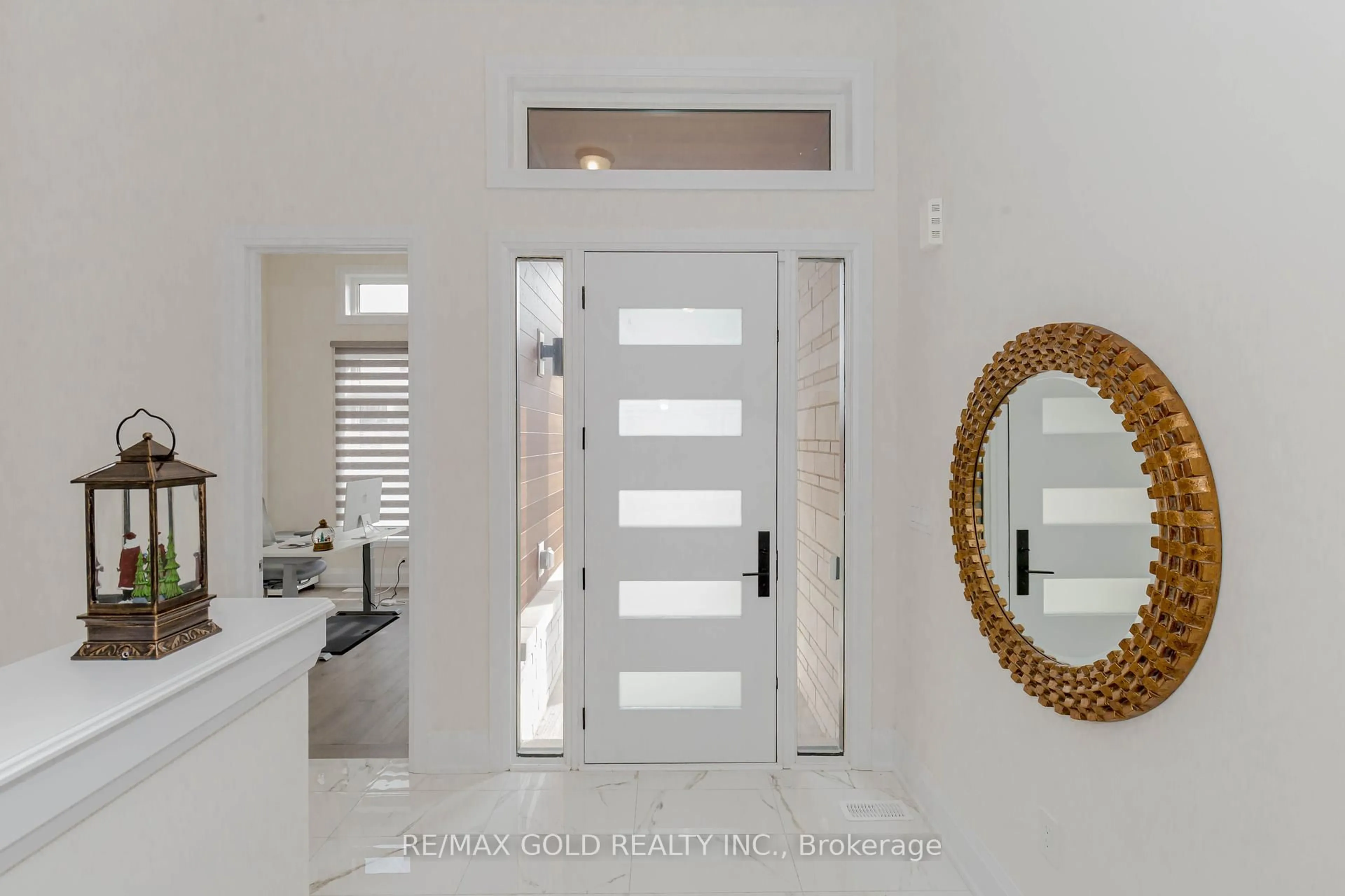 Indoor entryway for 169 Springside Cres, Blue Mountains Ontario L9Y 5L3