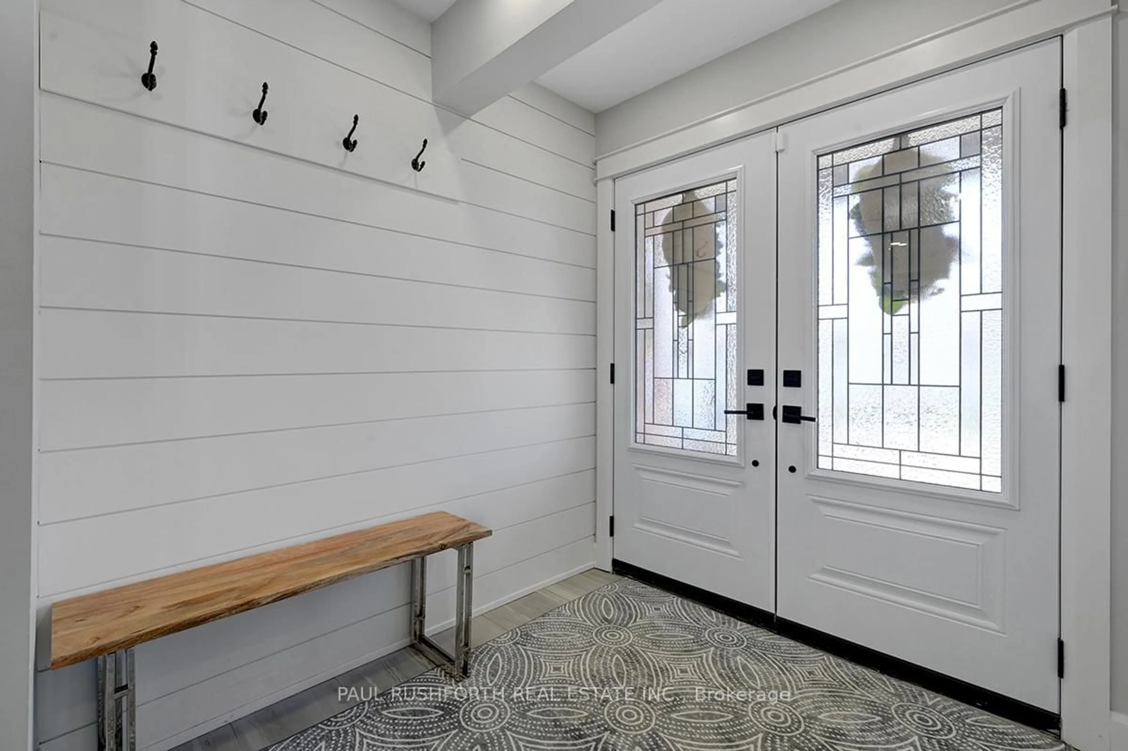 Indoor entryway for 302 Nestleton St, Ottawa Ontario K4A 0A4