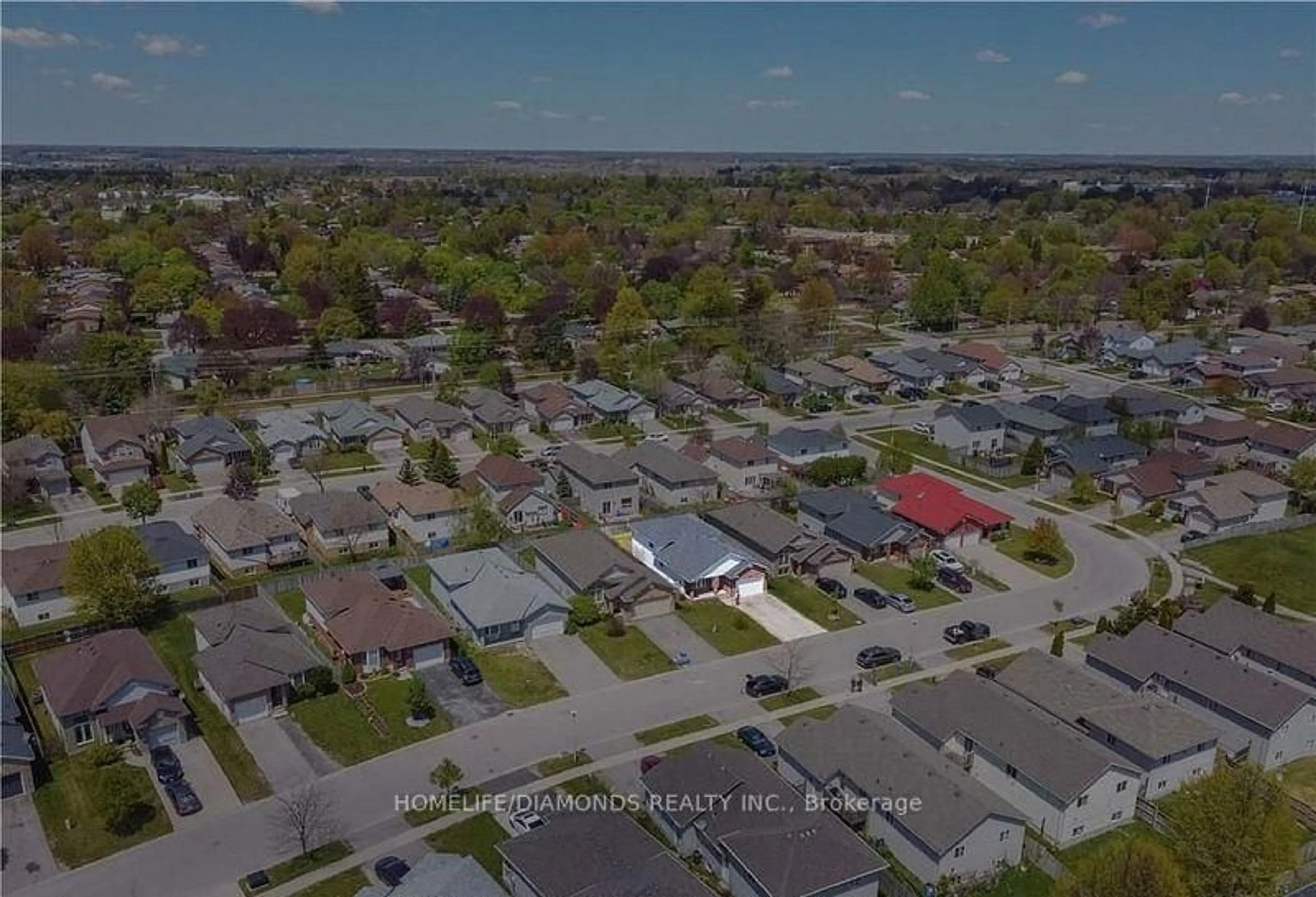 A pic from outside/outdoor area/front of a property/back of a property/a pic from drone, street for 209 THURMAN Circ, London East Ontario N5V 4Z2