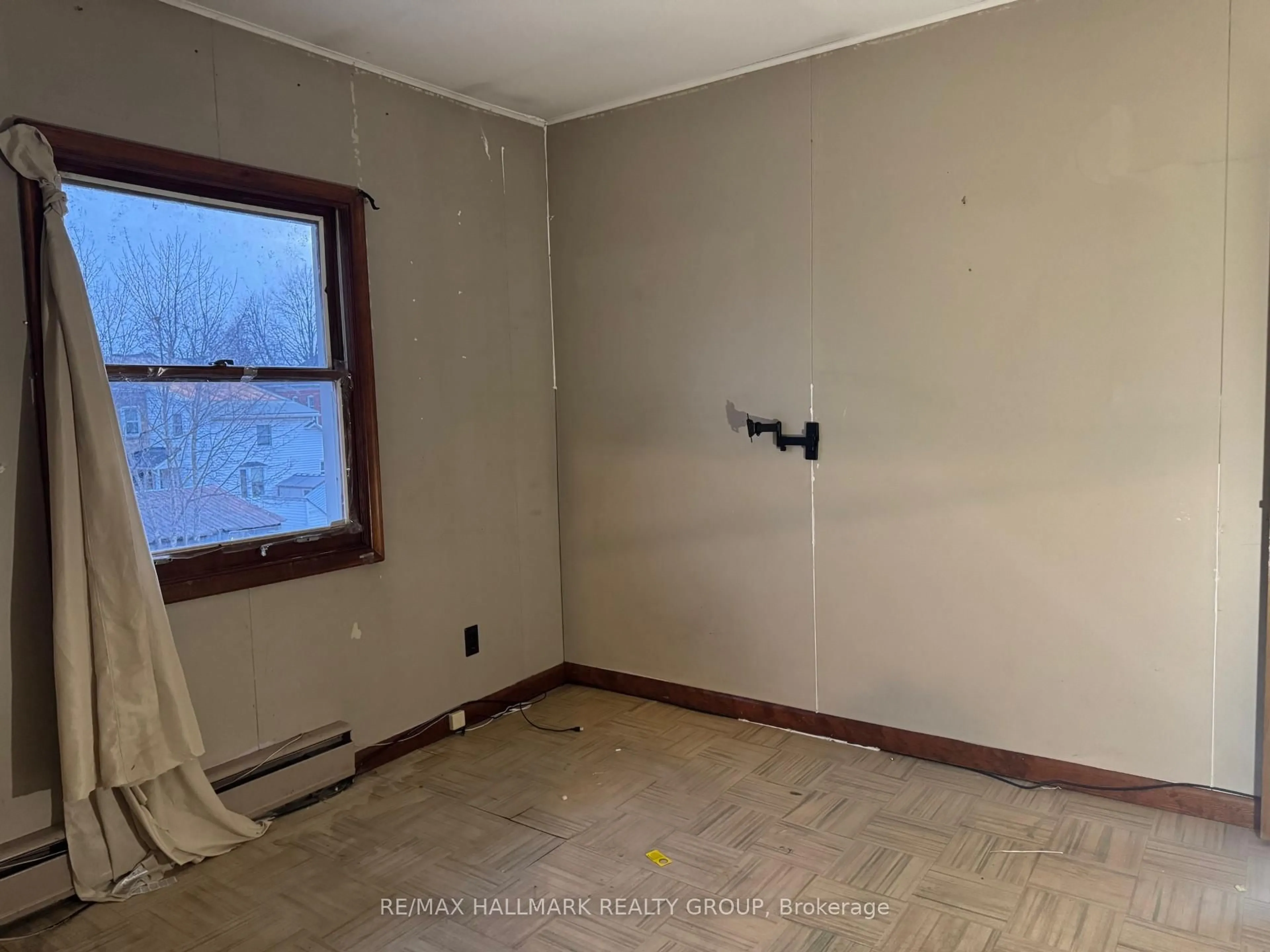 A pic of a room for 32 Thom St, Smiths Falls Ontario K7A 3N9