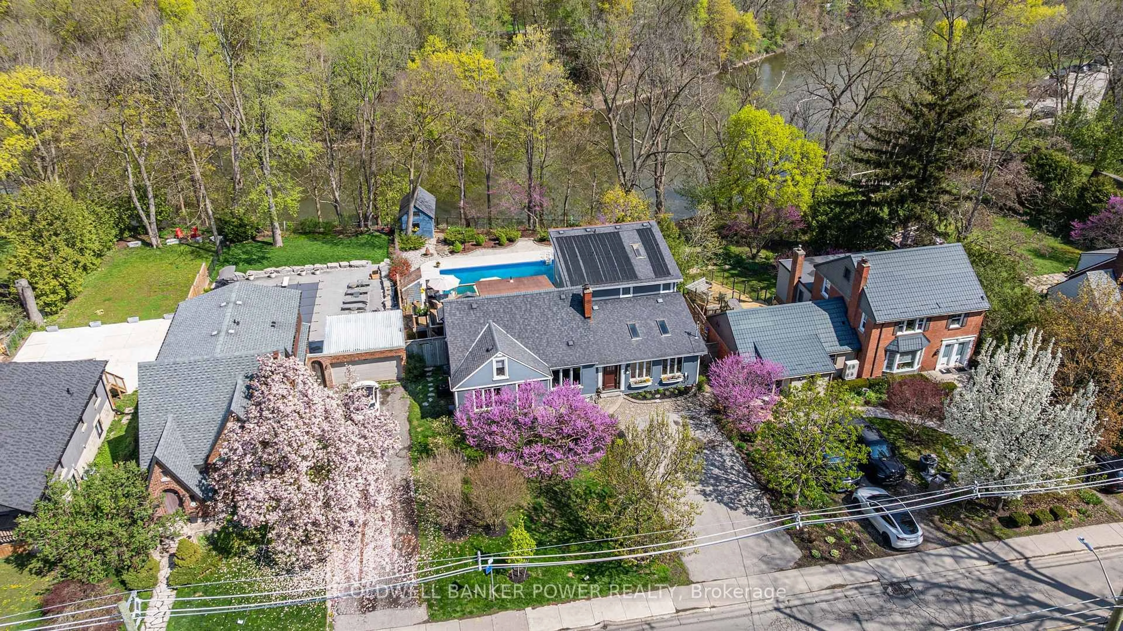 A pic from outside/outdoor area/front of a property/back of a property/a pic from drone, street for 84 Grand Ave, London South Ontario N6C 1L7