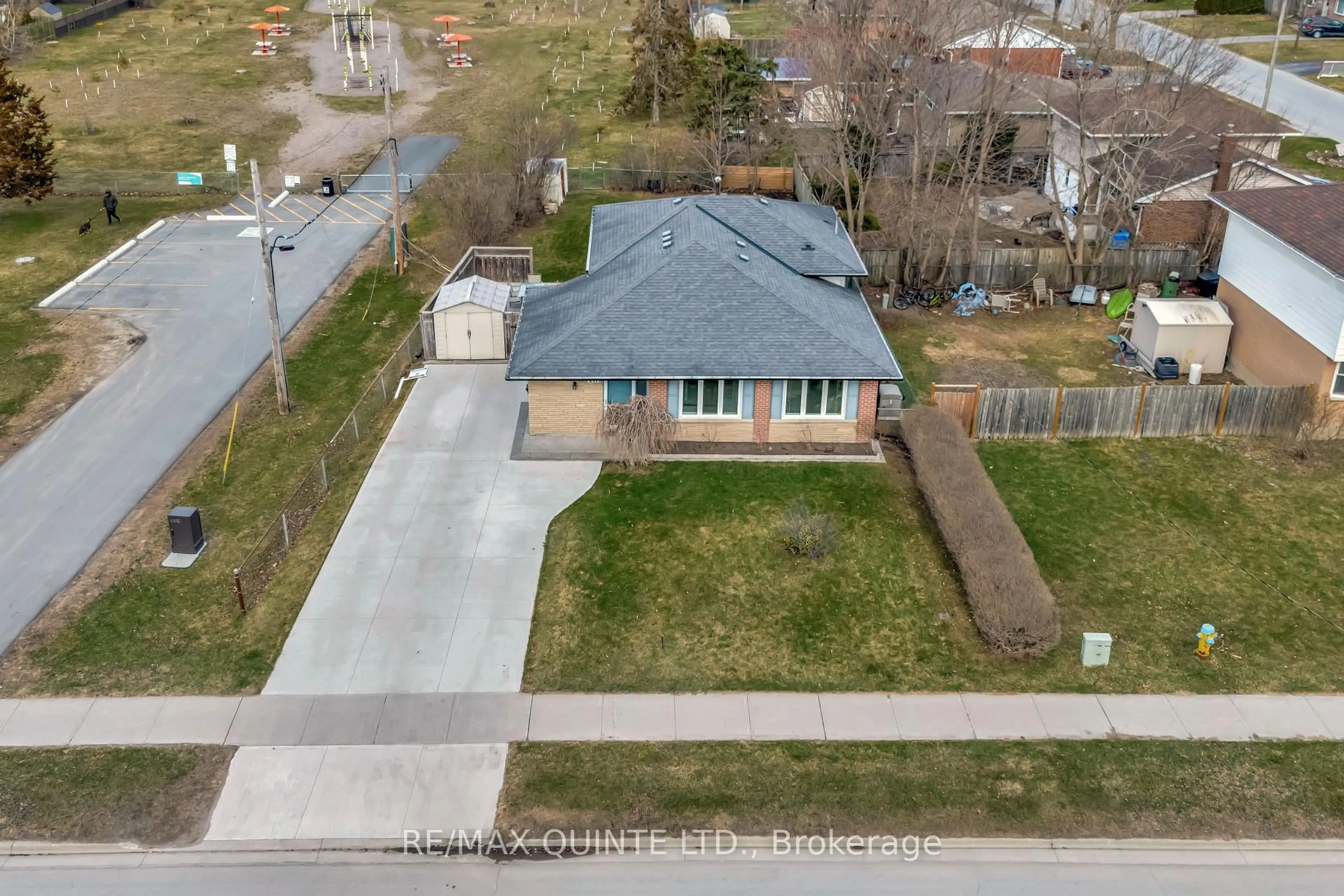 A pic from outside/outdoor area/front of a property/back of a property/a pic from drone, street for 211 Haig Rd, Belleville Ontario K8N 4P5