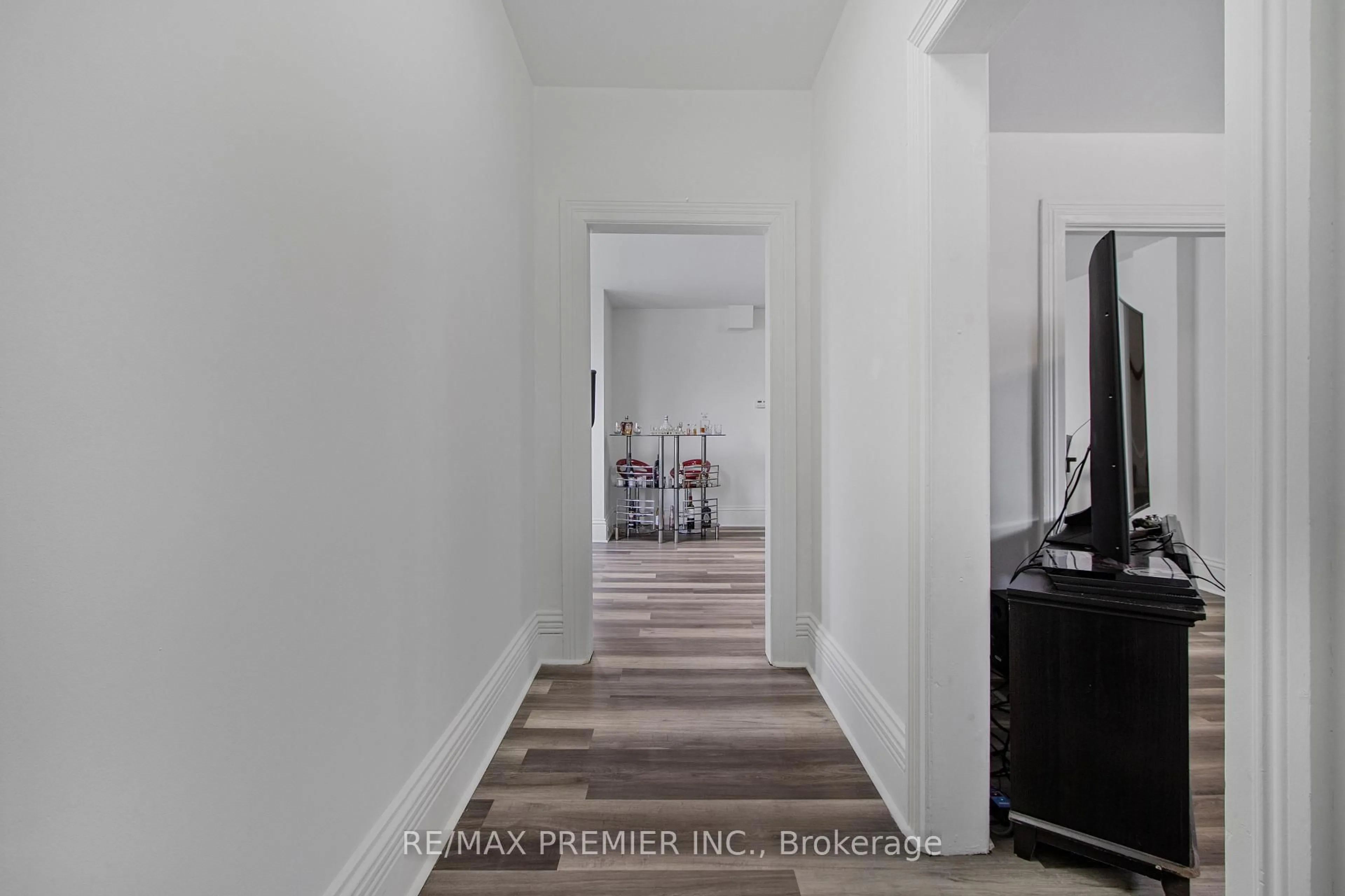 Indoor entryway for 492 Main St, Woodstock Ontario N4S 1T9
