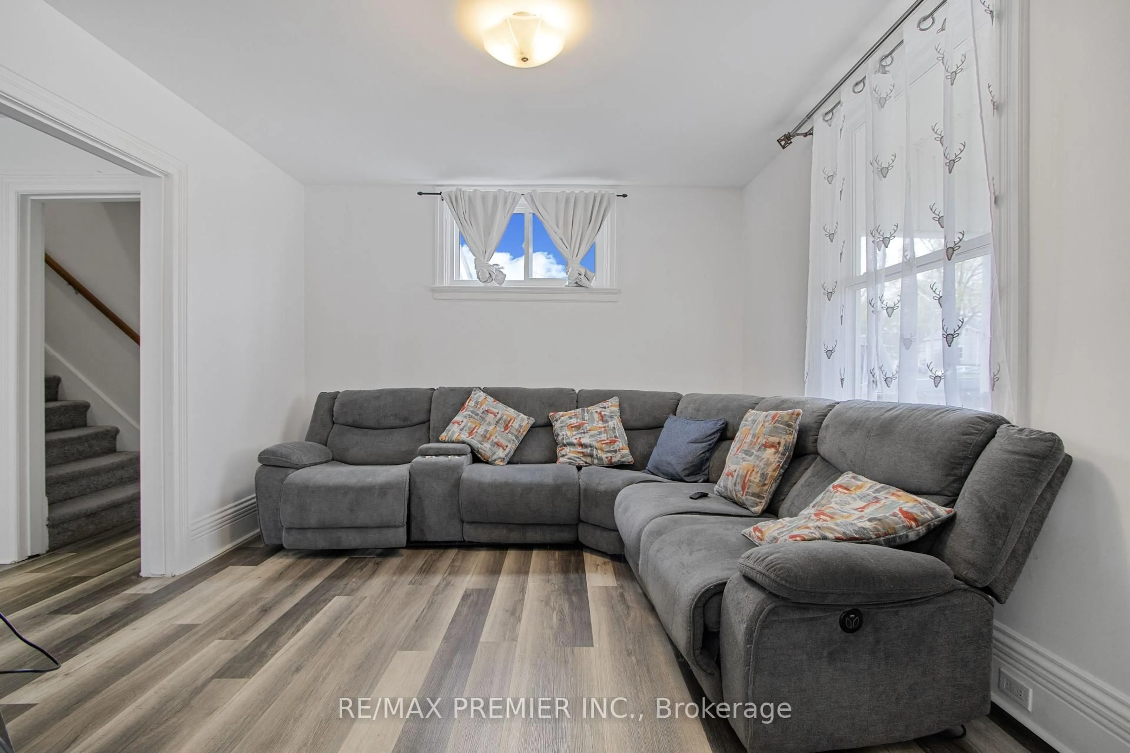 Living room with furniture, unknown for 492 Main St, Woodstock Ontario N4S 1T9