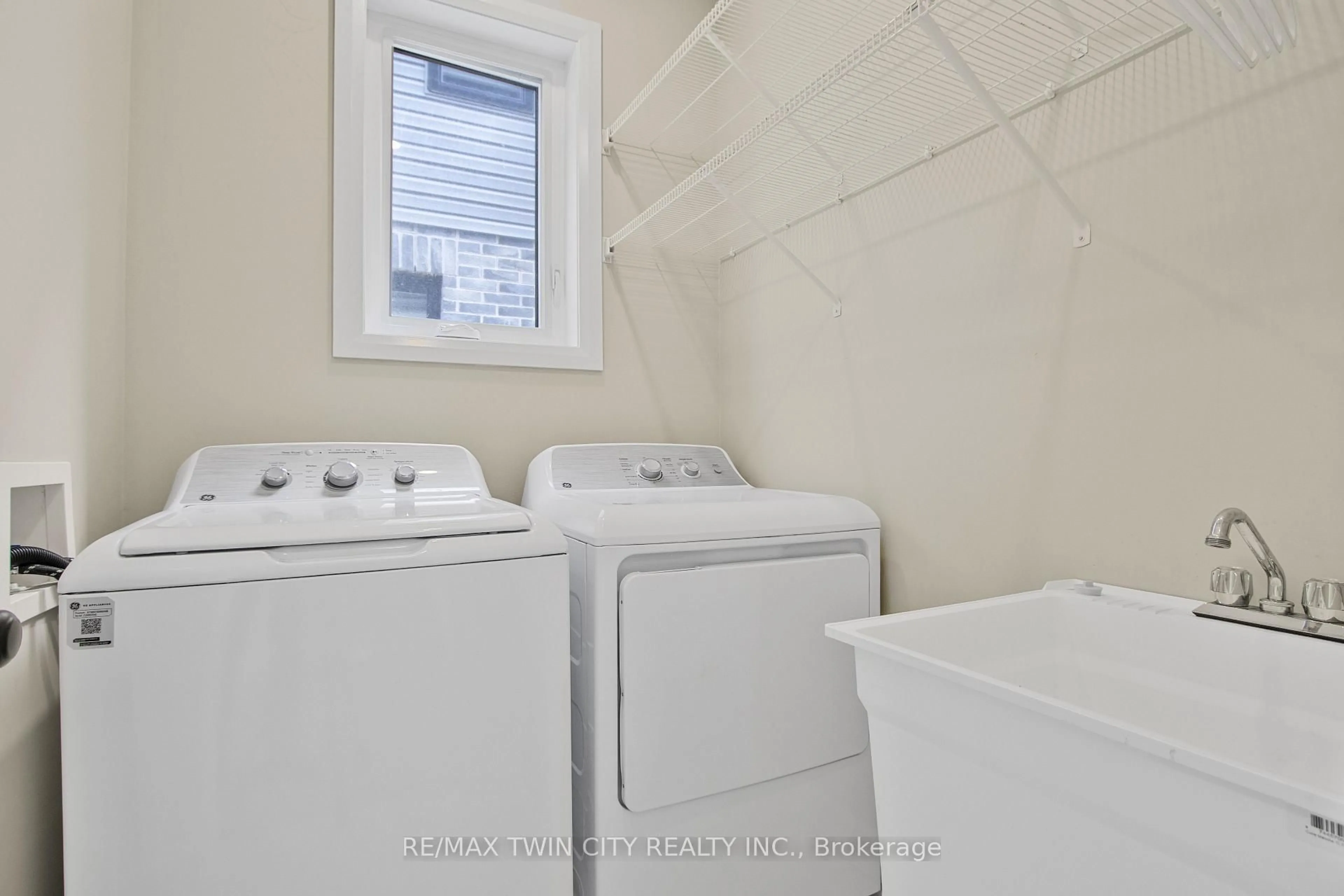 Laundry room for 46 Lowell St, Cambridge Ontario N1R 5C9