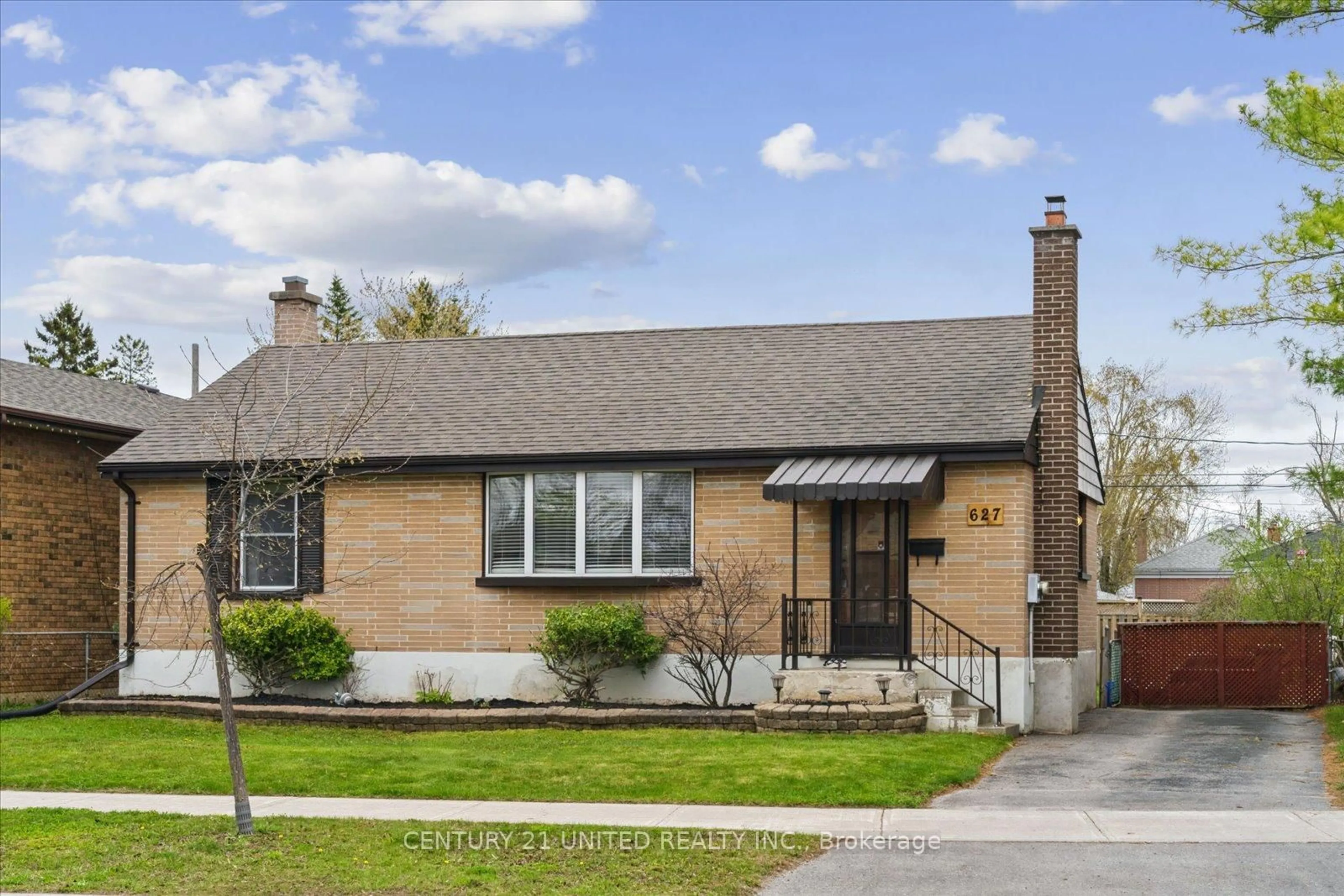 Home with brick exterior material, street for 627 Bellaire St, Peterborough South Ontario K9J 3Y5