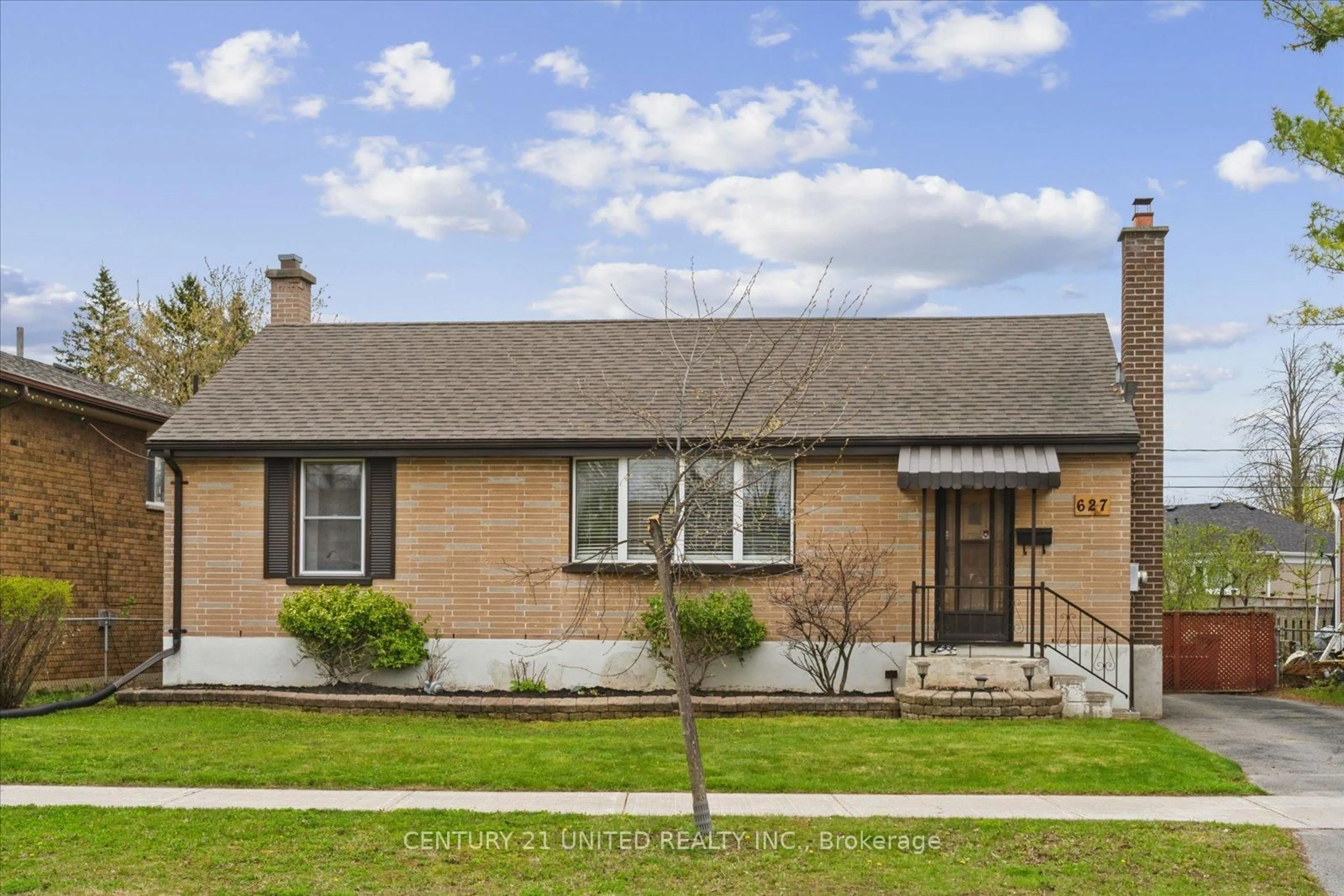 Home with brick exterior material, street for 627 Bellaire St, Peterborough South Ontario K9J 3Y5