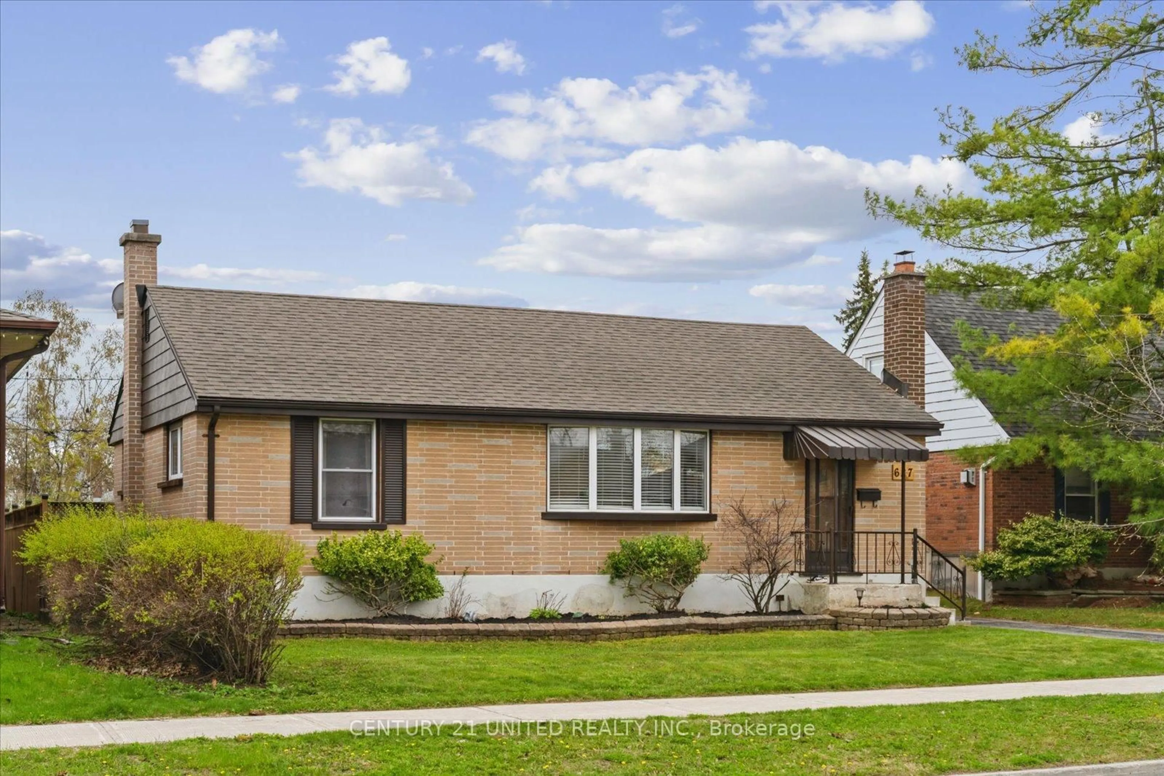 Home with brick exterior material, street for 627 Bellaire St, Peterborough South Ontario K9J 3Y5