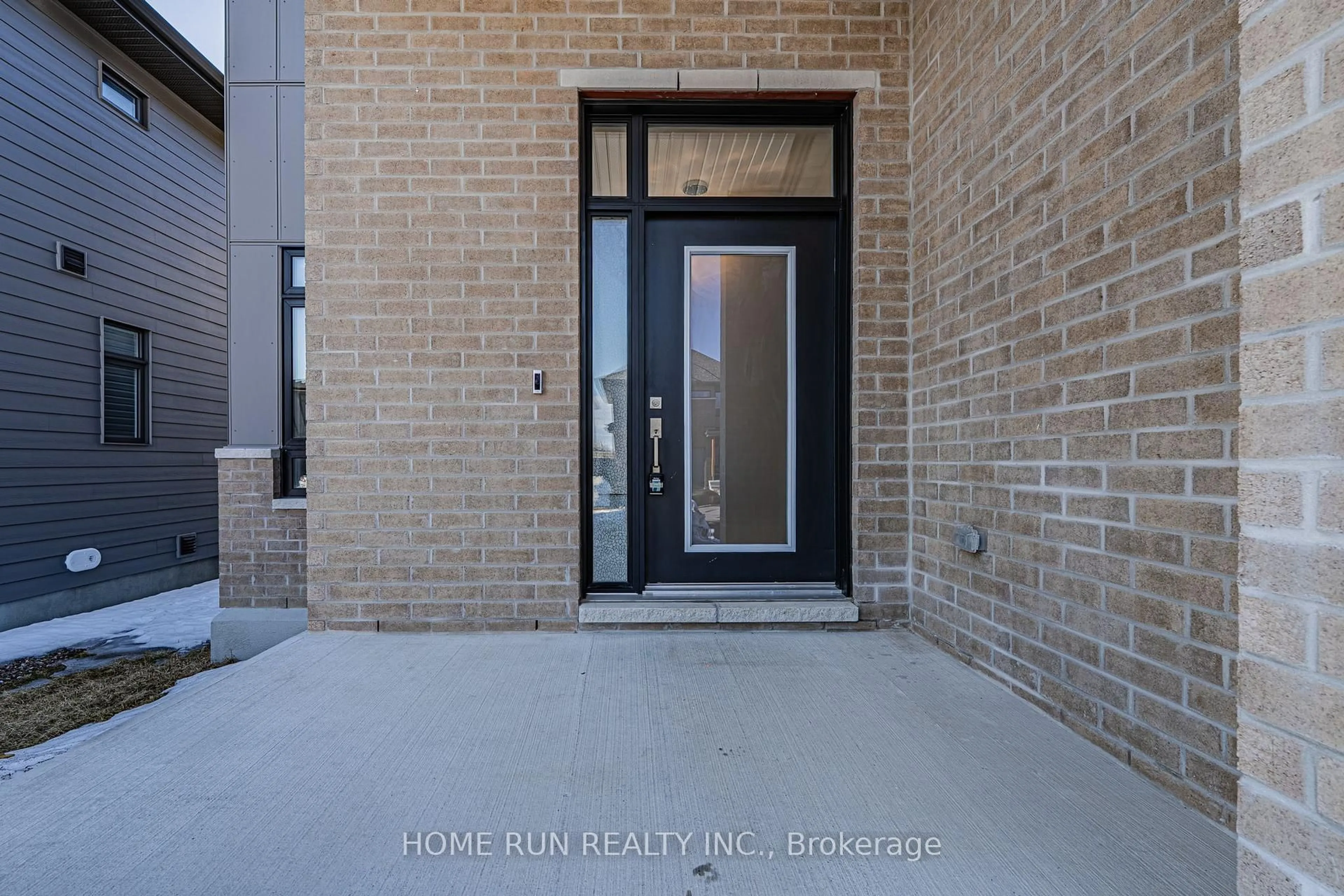 Indoor entryway for 23 Whooping Crane Rdge, Ottawa Ontario K4M 0P2