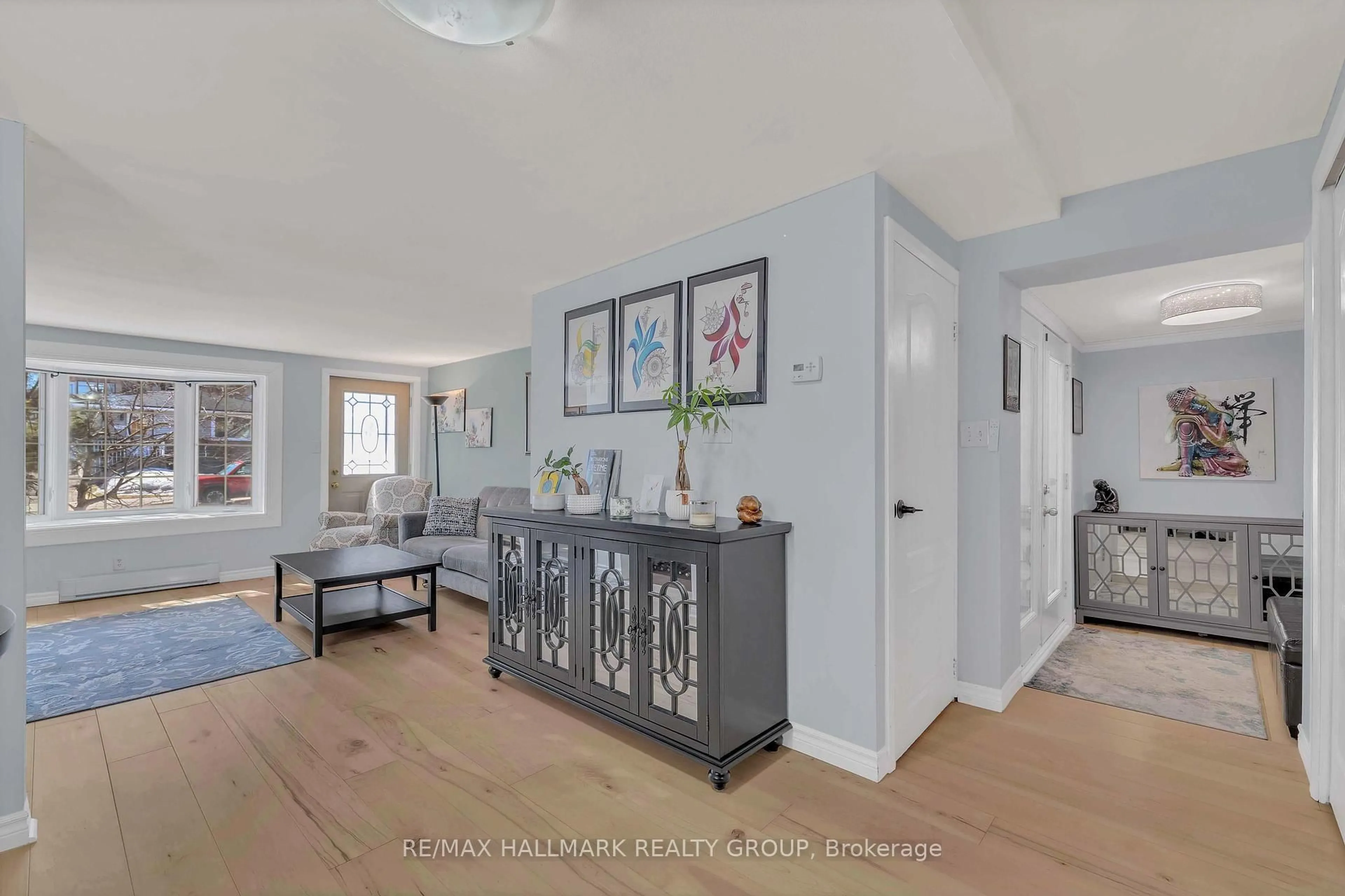 Indoor entryway for 97 Ste Cecile St, Ottawa Ontario K1L 5L4