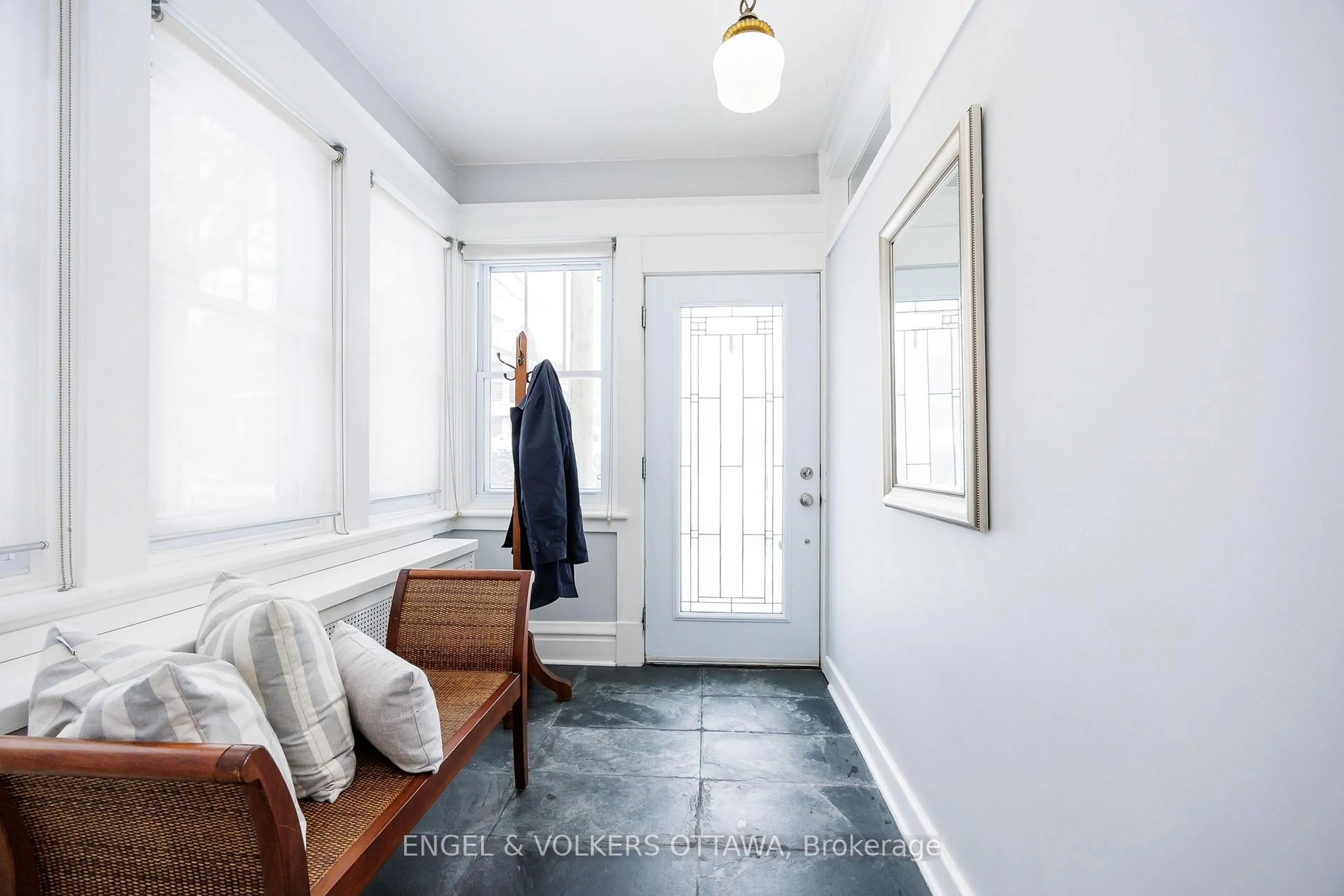 Indoor entryway for 11 Howick Pl, Ottawa Ontario K1S 3S4