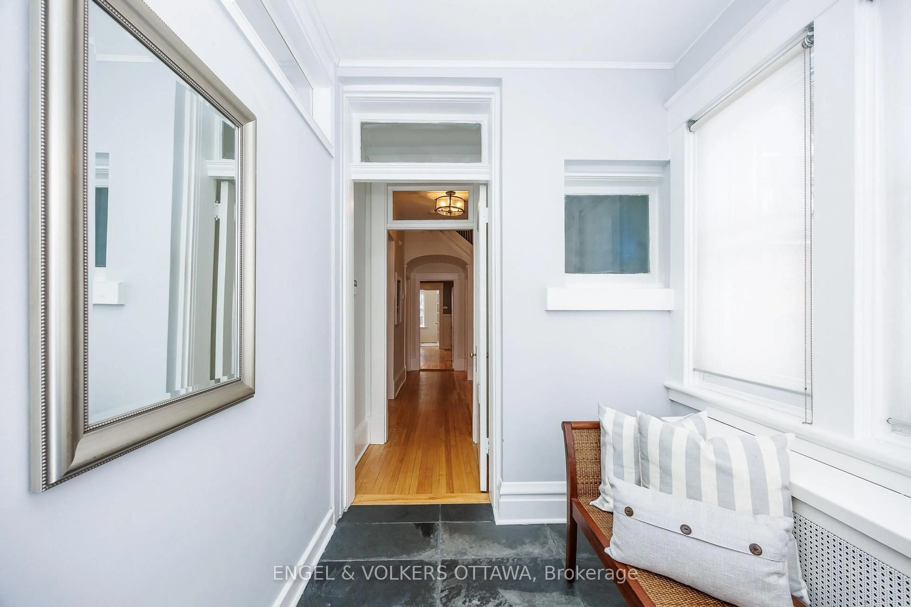 Indoor entryway for 11 Howick Pl, Ottawa Ontario K1S 3S4
