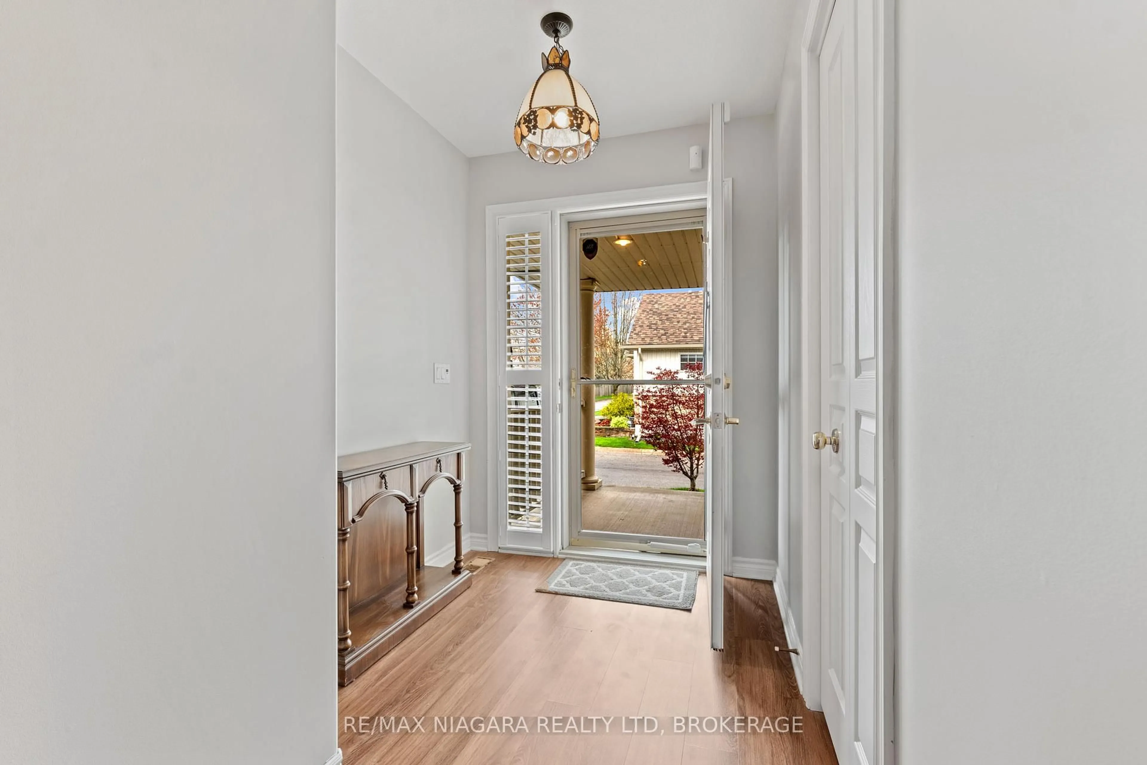 Indoor entryway for 3730 Disher St #4, Fort Erie Ontario L0S 1N0