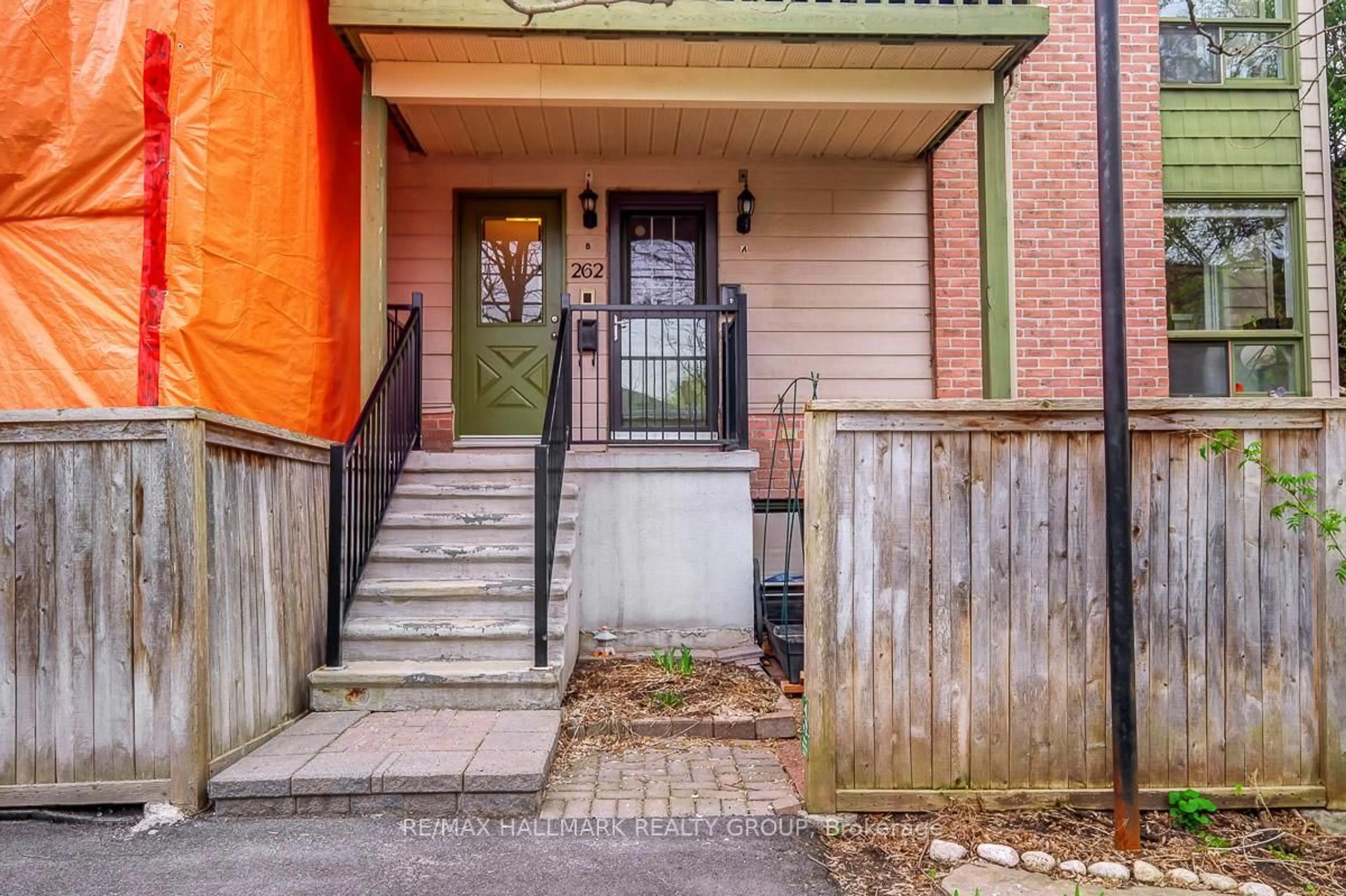 Unknown for 262B Presland Rd, Ottawa Ontario K1K 2B8