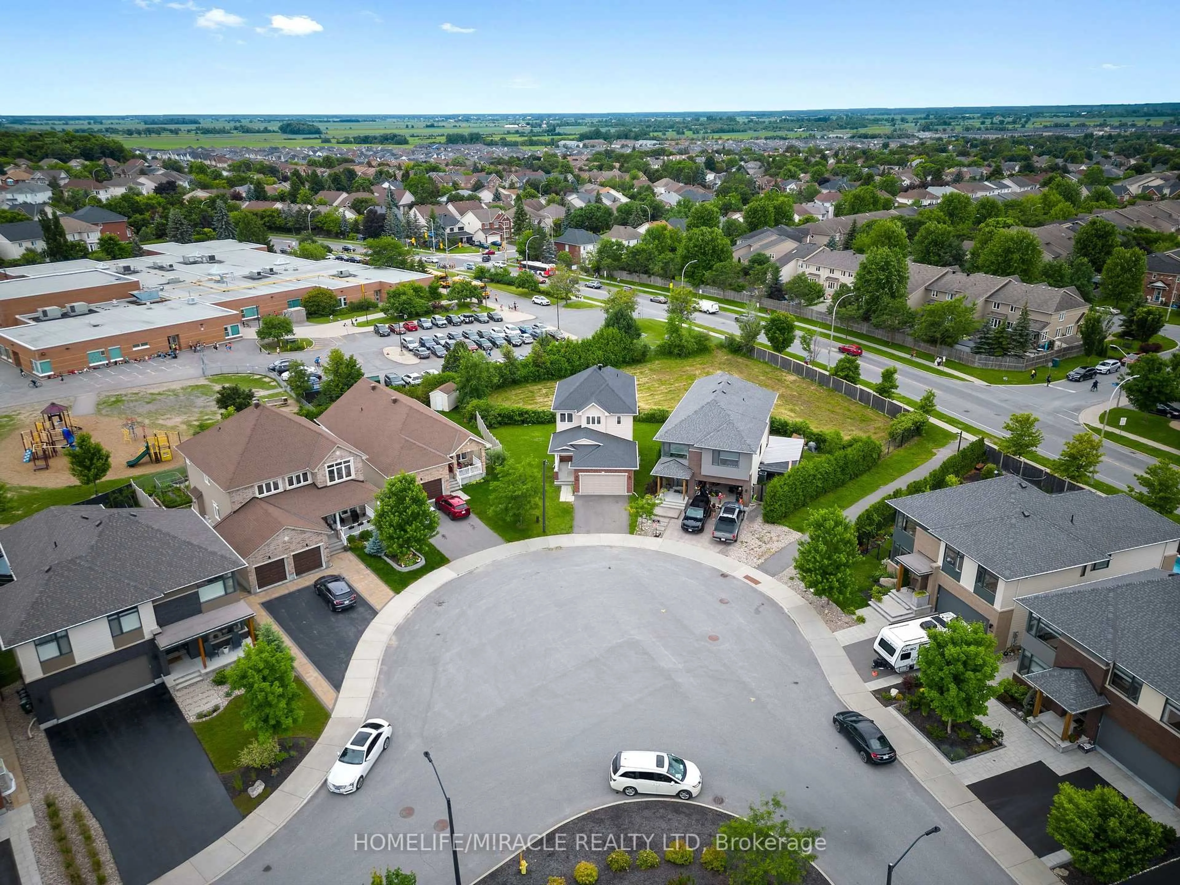 A pic from outside/outdoor area/front of a property/back of a property/a pic from drone, unknown for 632 Bridleglen Cres, Kanata Ontario K2M 2V6