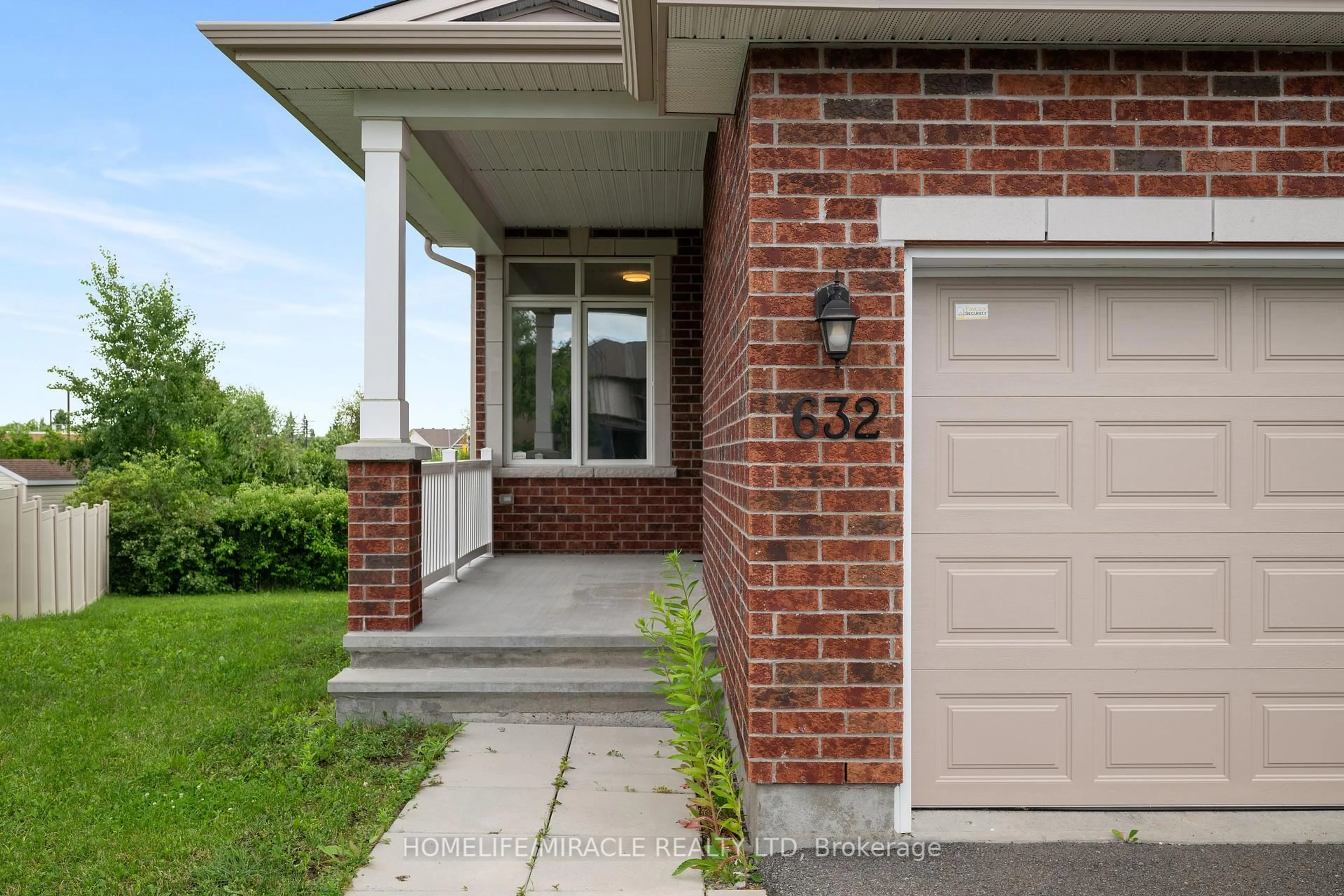 Home with brick exterior material, street for 632 Bridleglen Cres, Kanata Ontario K2M 2V6