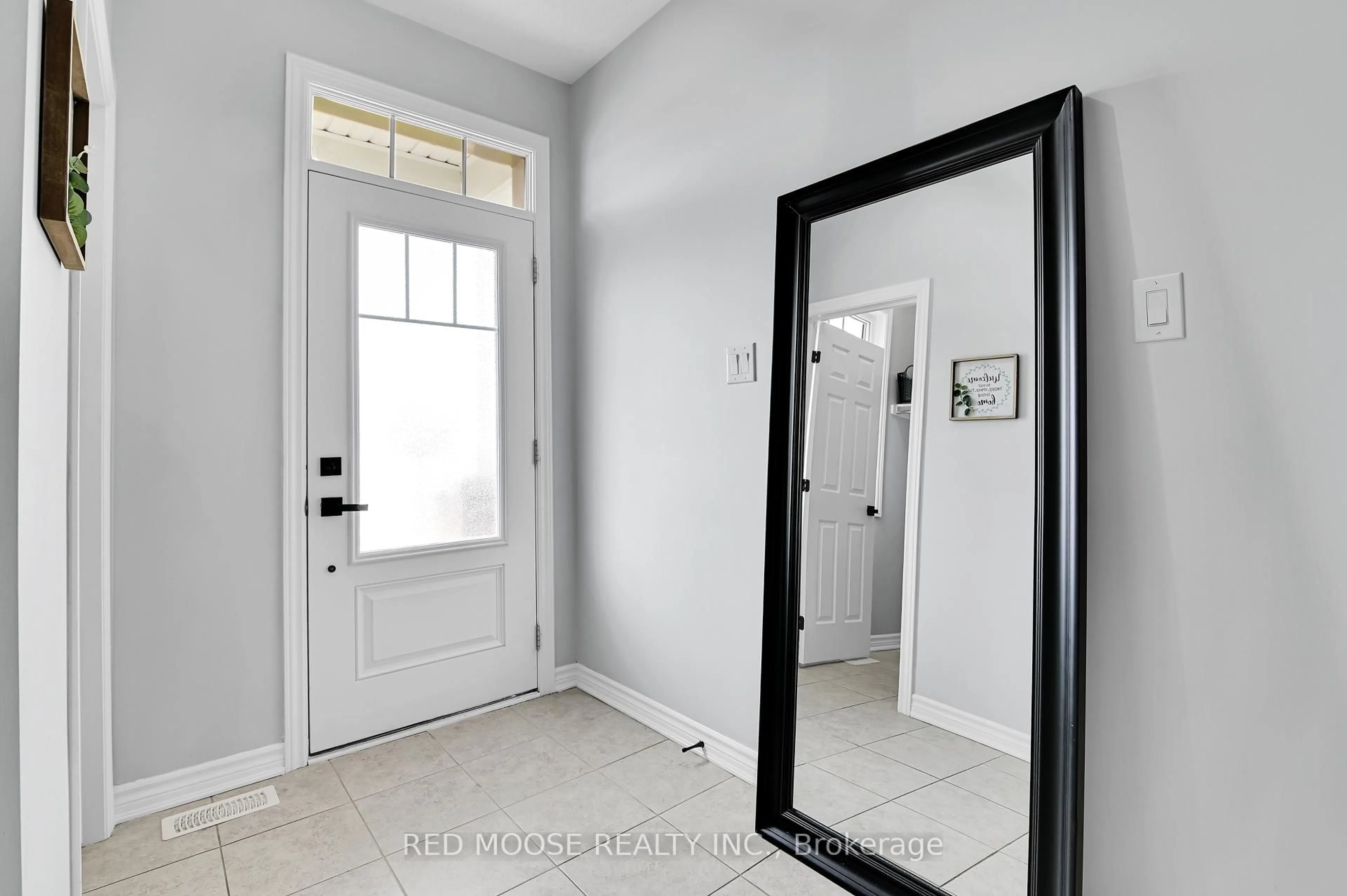 Indoor entryway for 661 Rouncey Rd, Ottawa Ontario K2V 0P9
